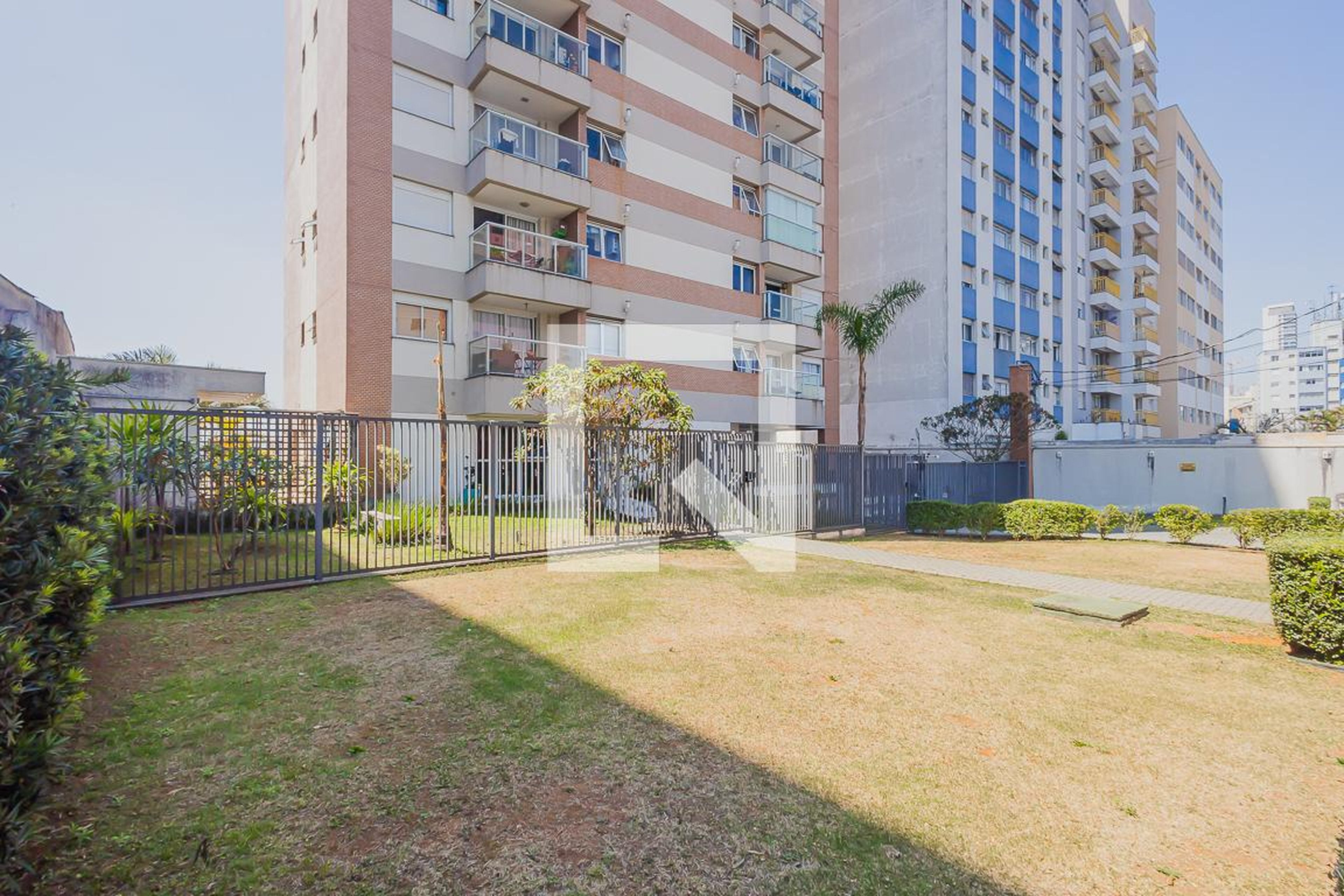 Fachada Condomínio em Rua Heitor Penteado, 114