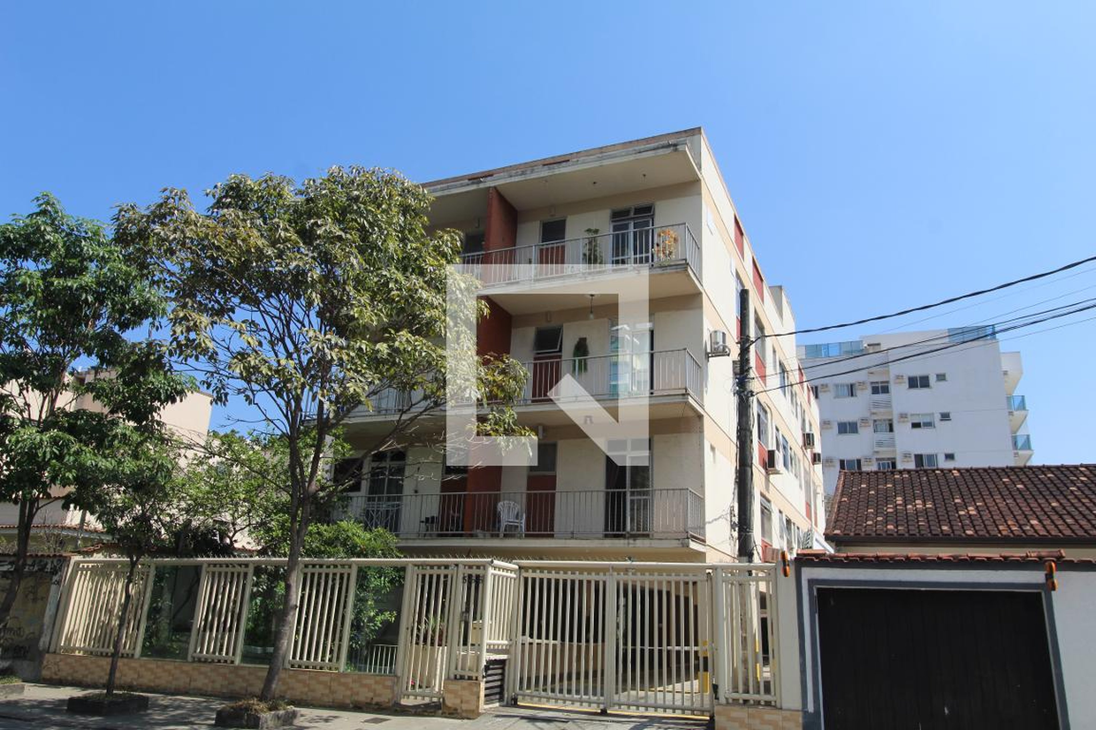 Fachada Condomínio em Estrada do Bananal, 566