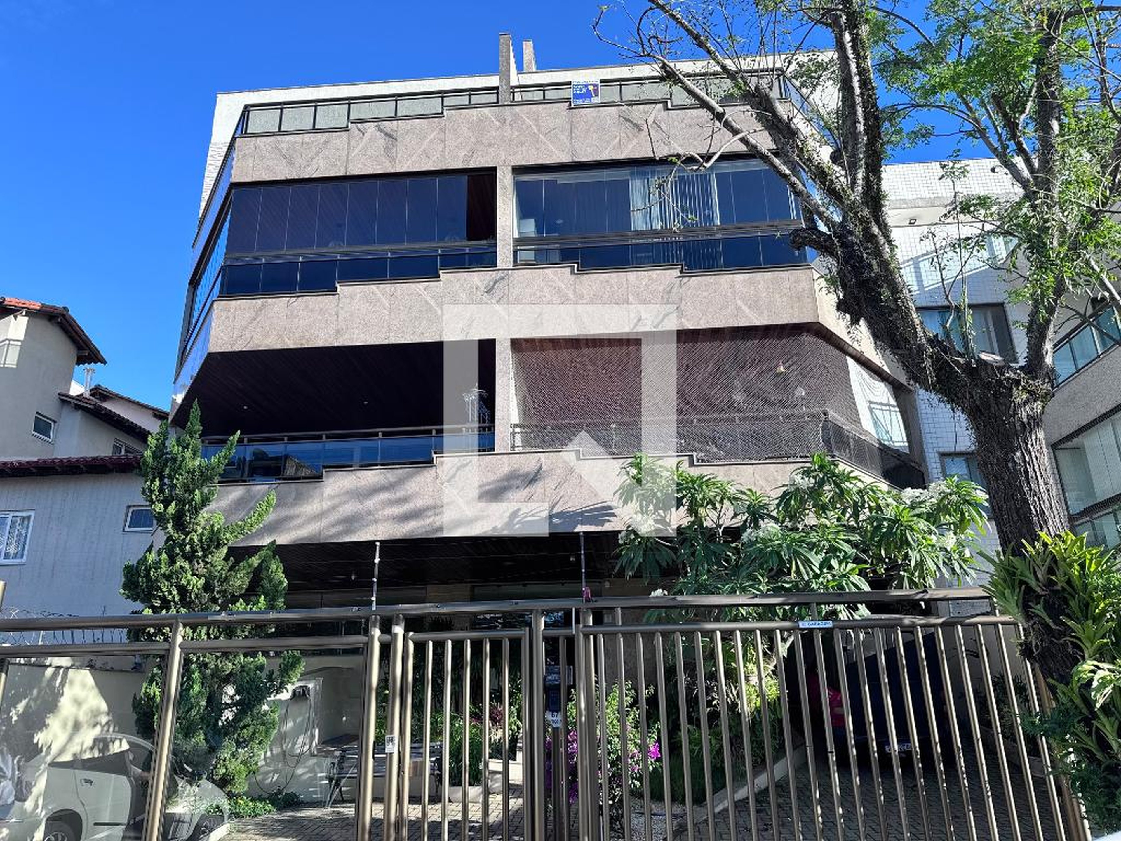 Fachada Condomínio em Rua Alberto Bianchi, 67