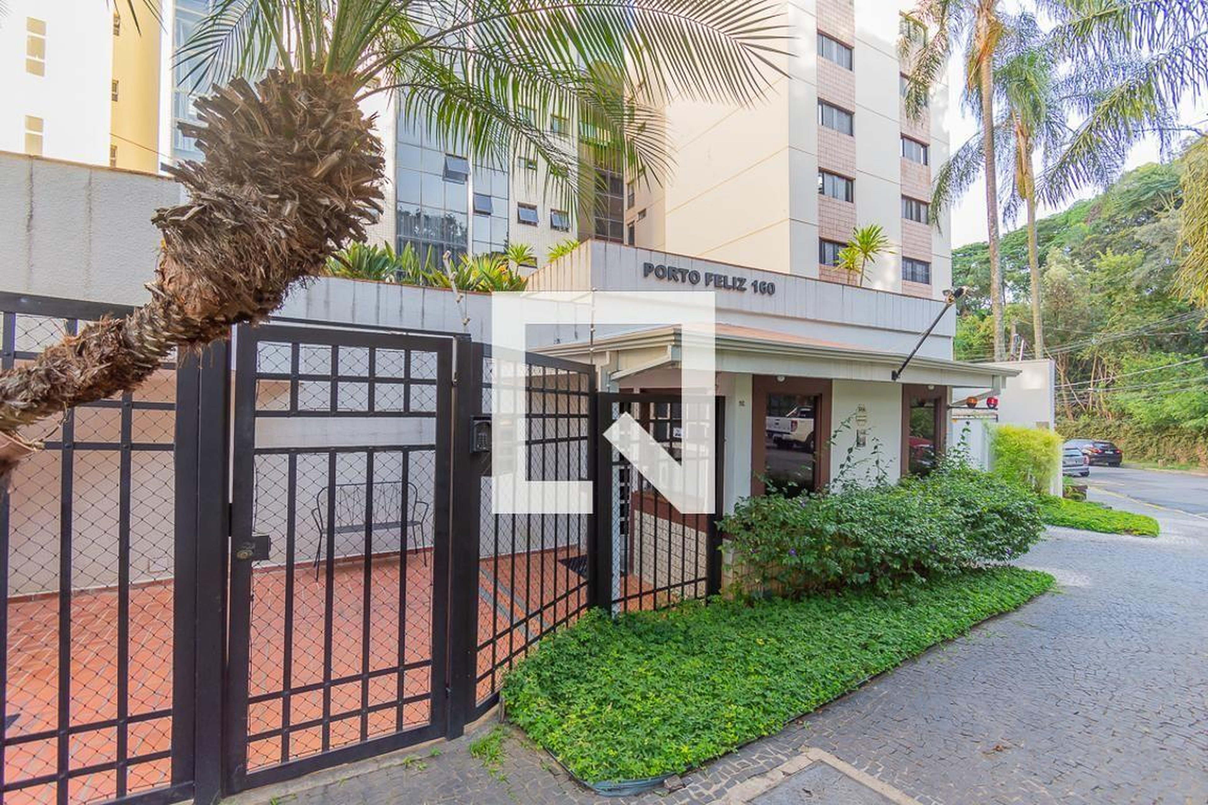 Fachada do Condomínio Edifício Porto Feliz