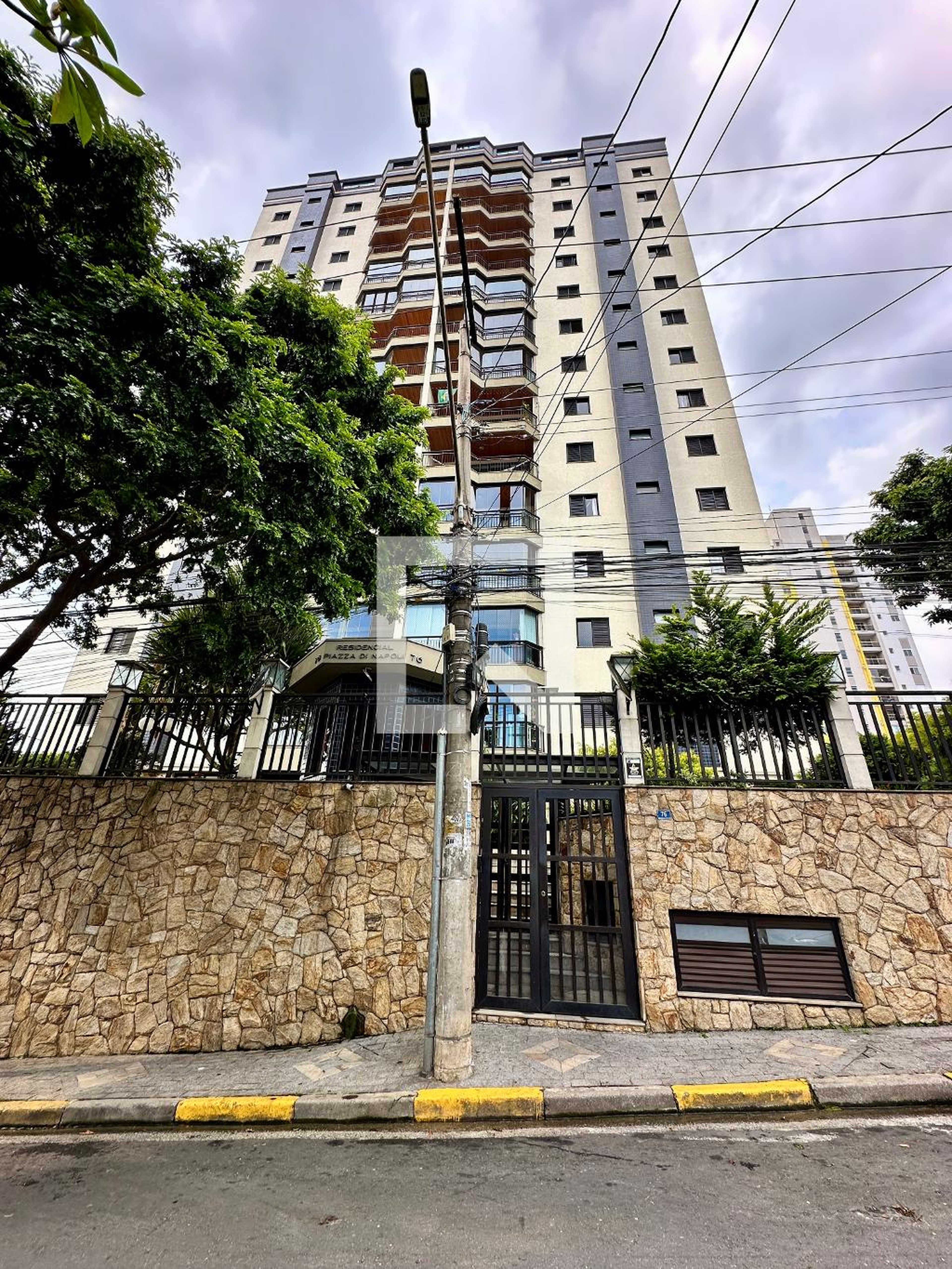 Fachada Condomínio em Rua Ipiranga, 75