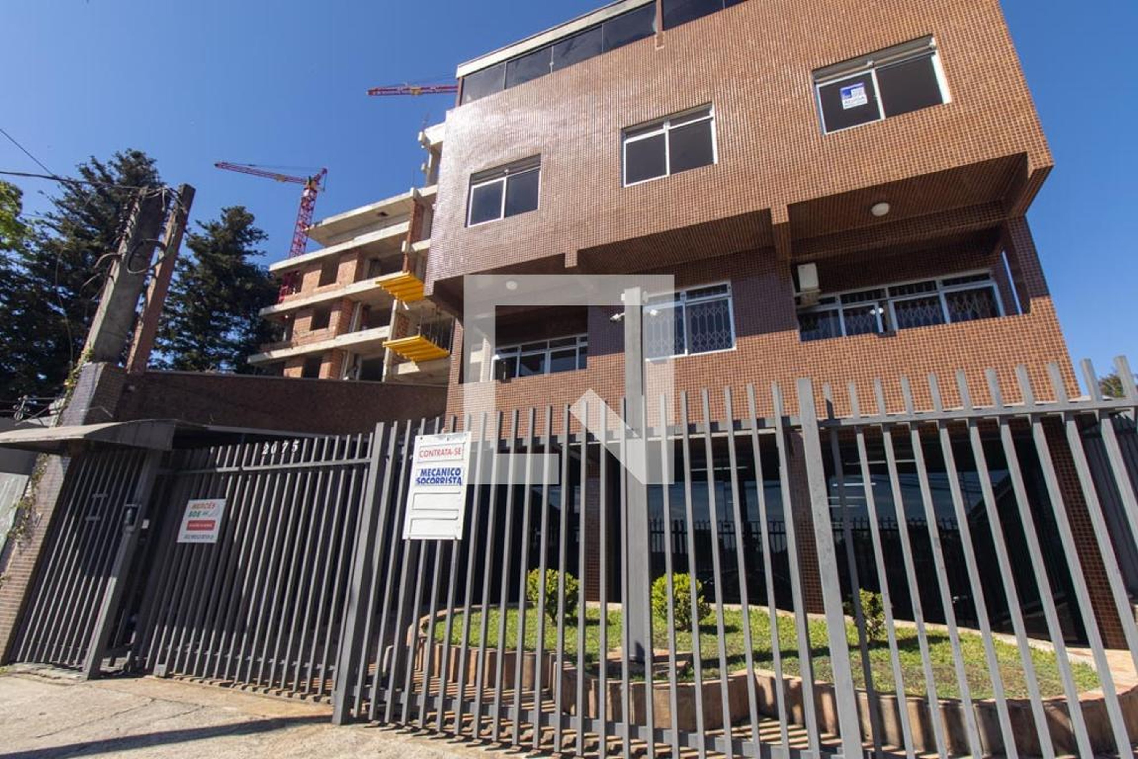 Fachada Condomínio em Rua Doutor Roberto Barrozo, 2075