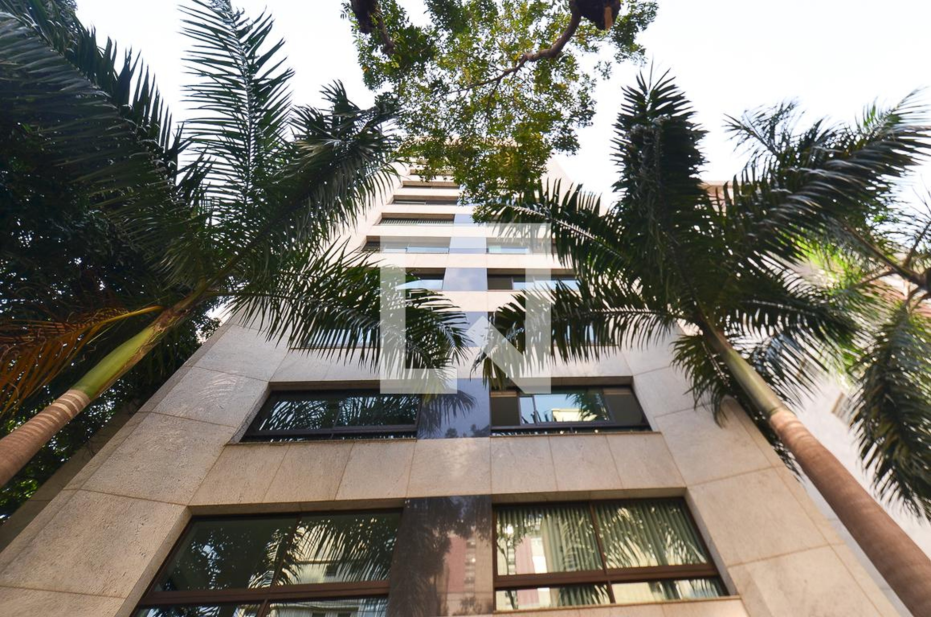 Fachada Edifício Georges Pompidou  Conartes