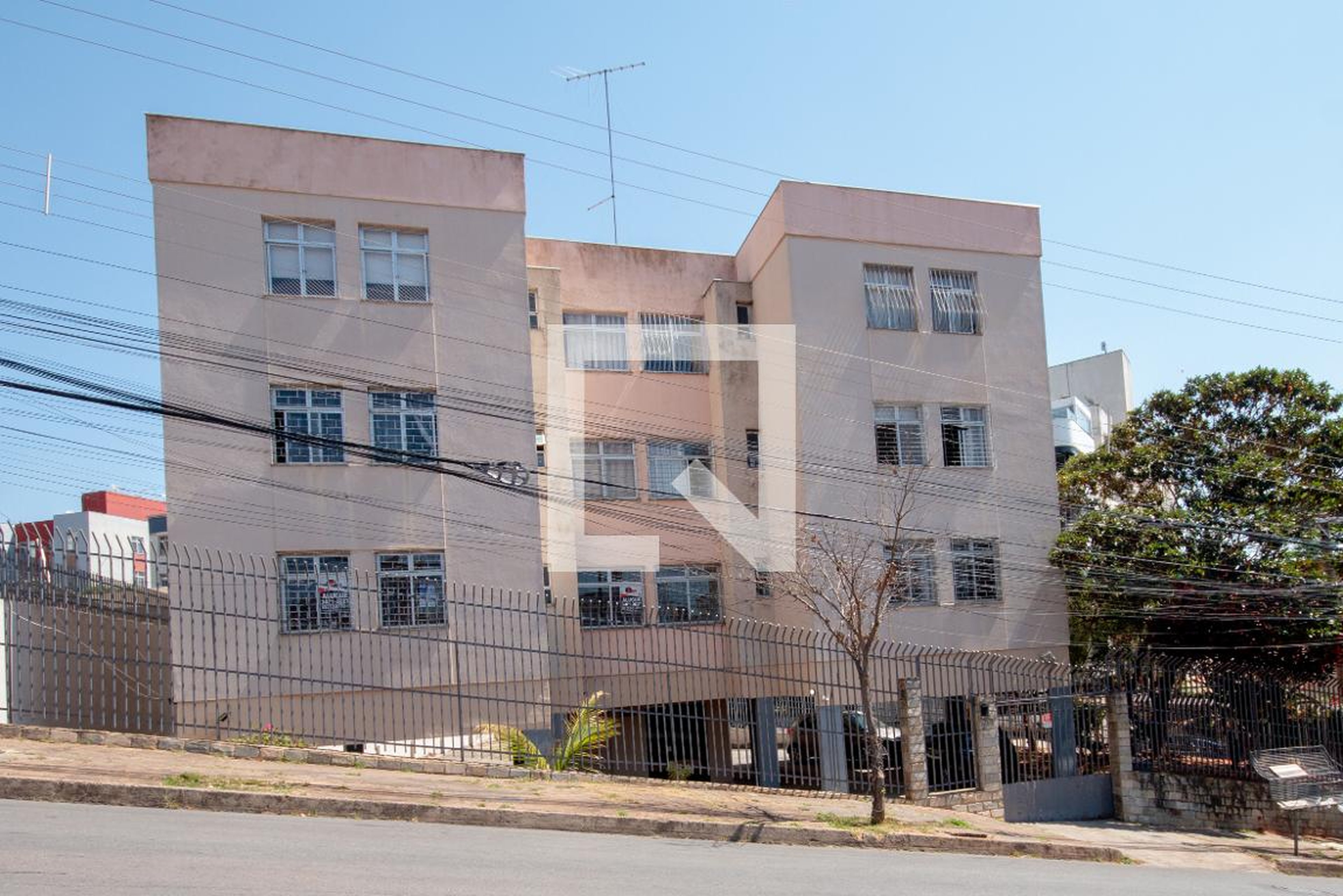 Fachada Condomínio em Rua Geraldo Magela de Almeida, 220
