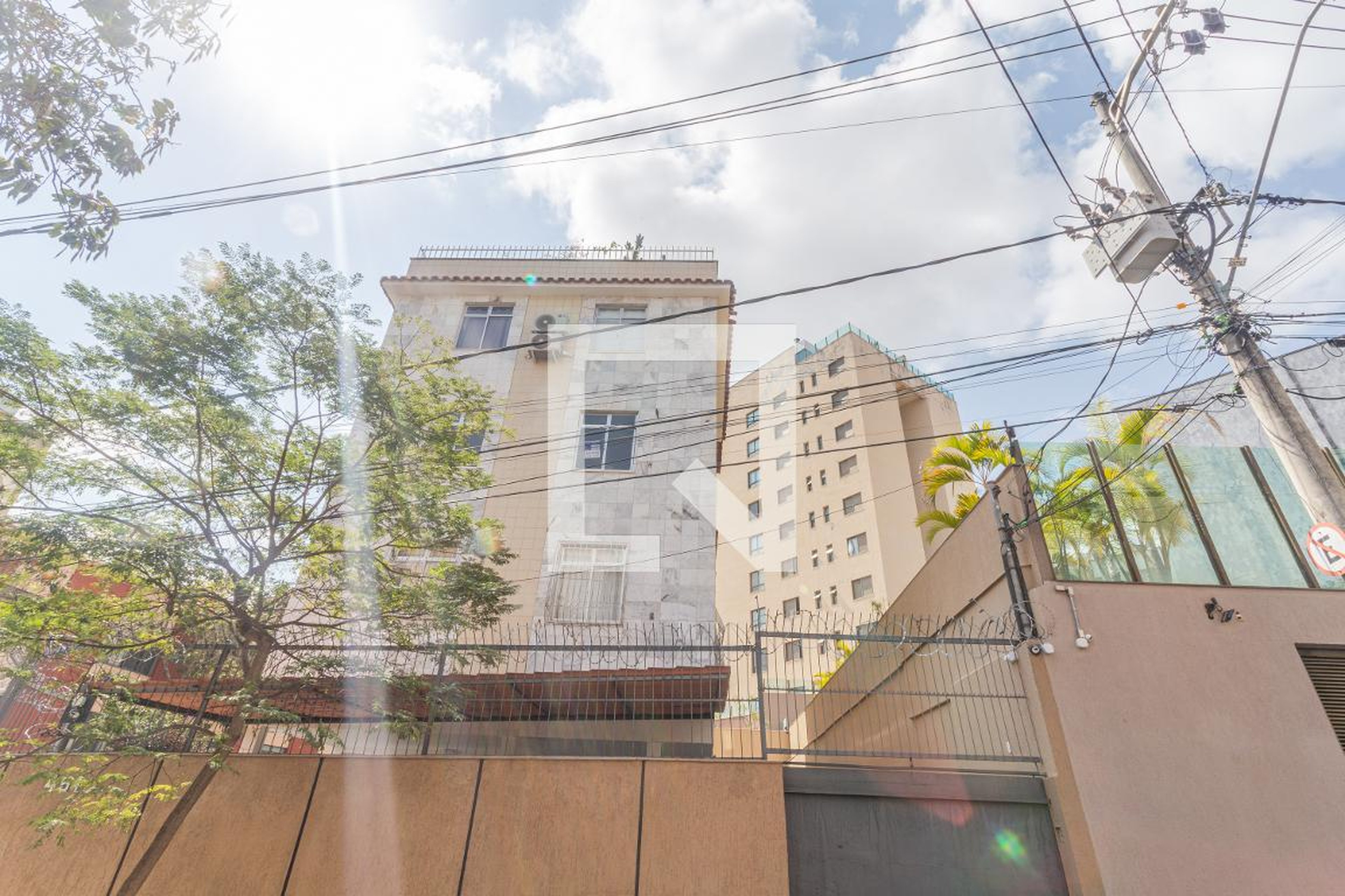 Fachada Condomínio em Rua Padre Severino, 461