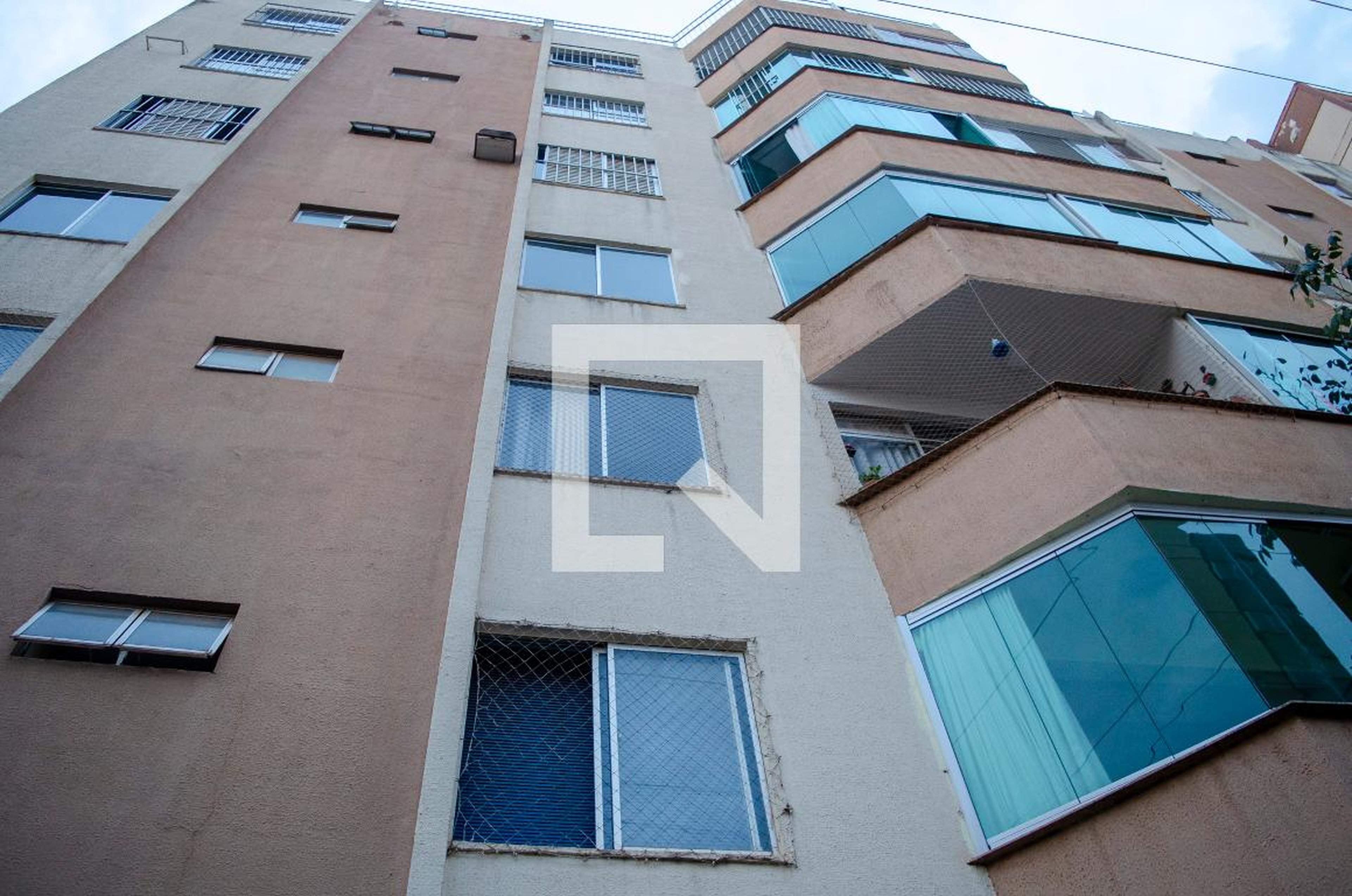 Fachada Condomínio em Rua R 16, 128