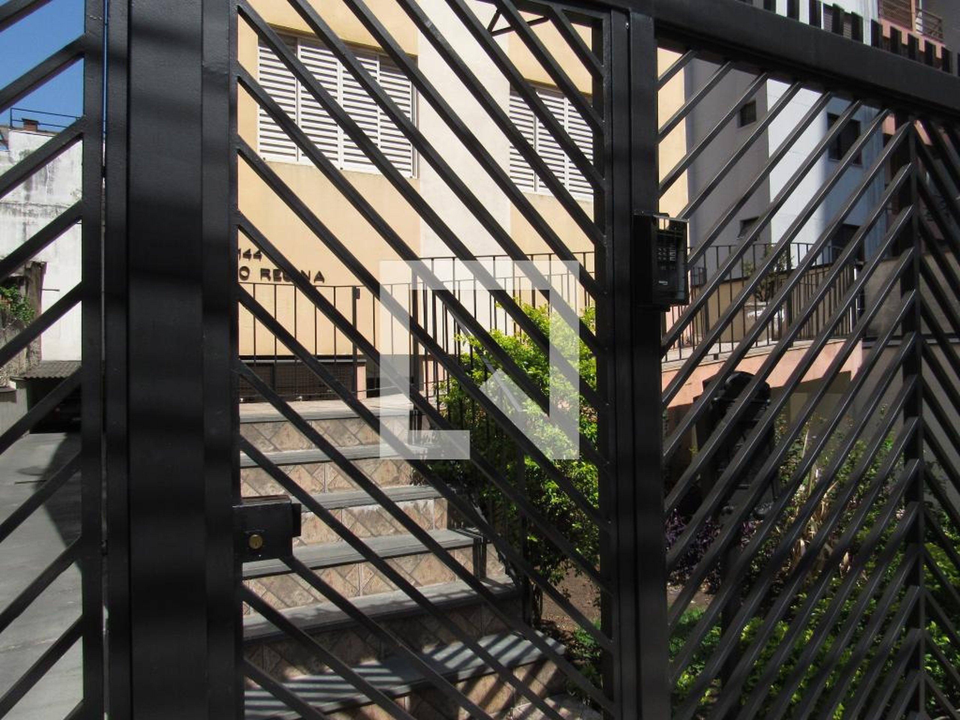 Fachada Condomínio em Rua Francisco Lameu, 144