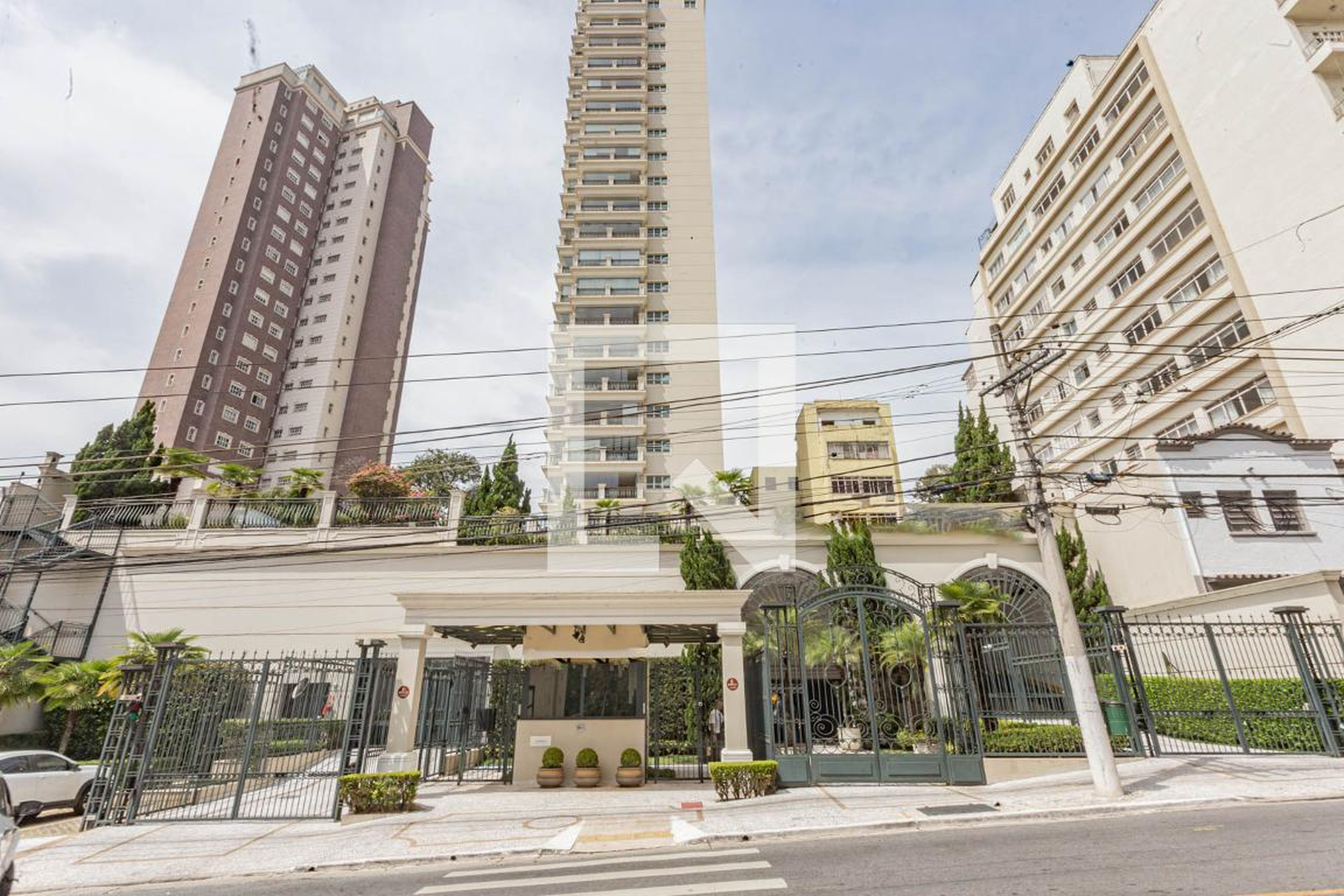 Fachada Condomínio Maison Le Parc