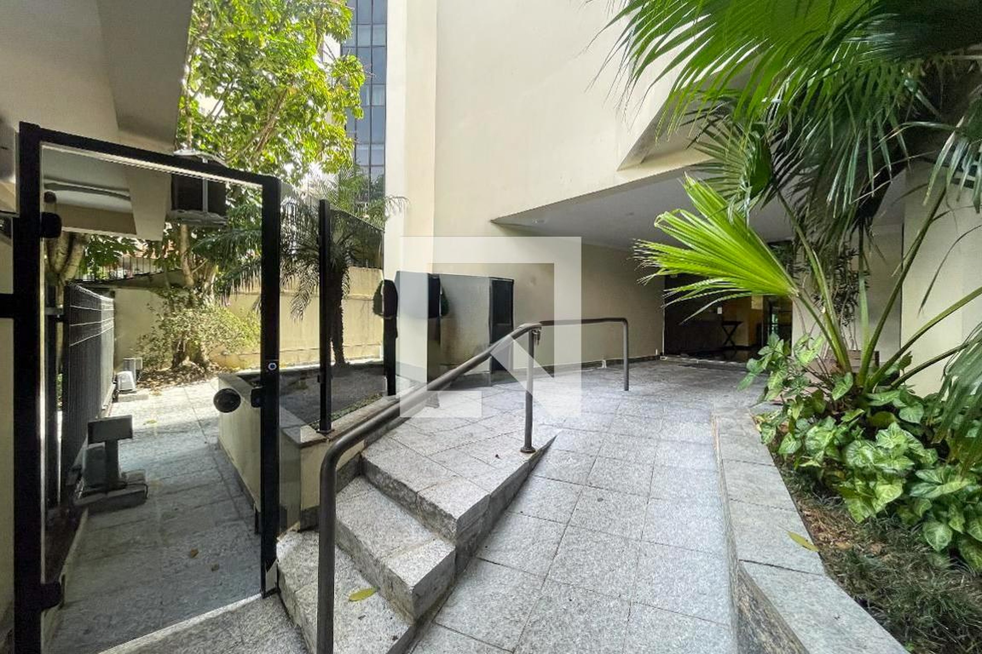 Entrada do Prédio - Duplex Life Paraíso