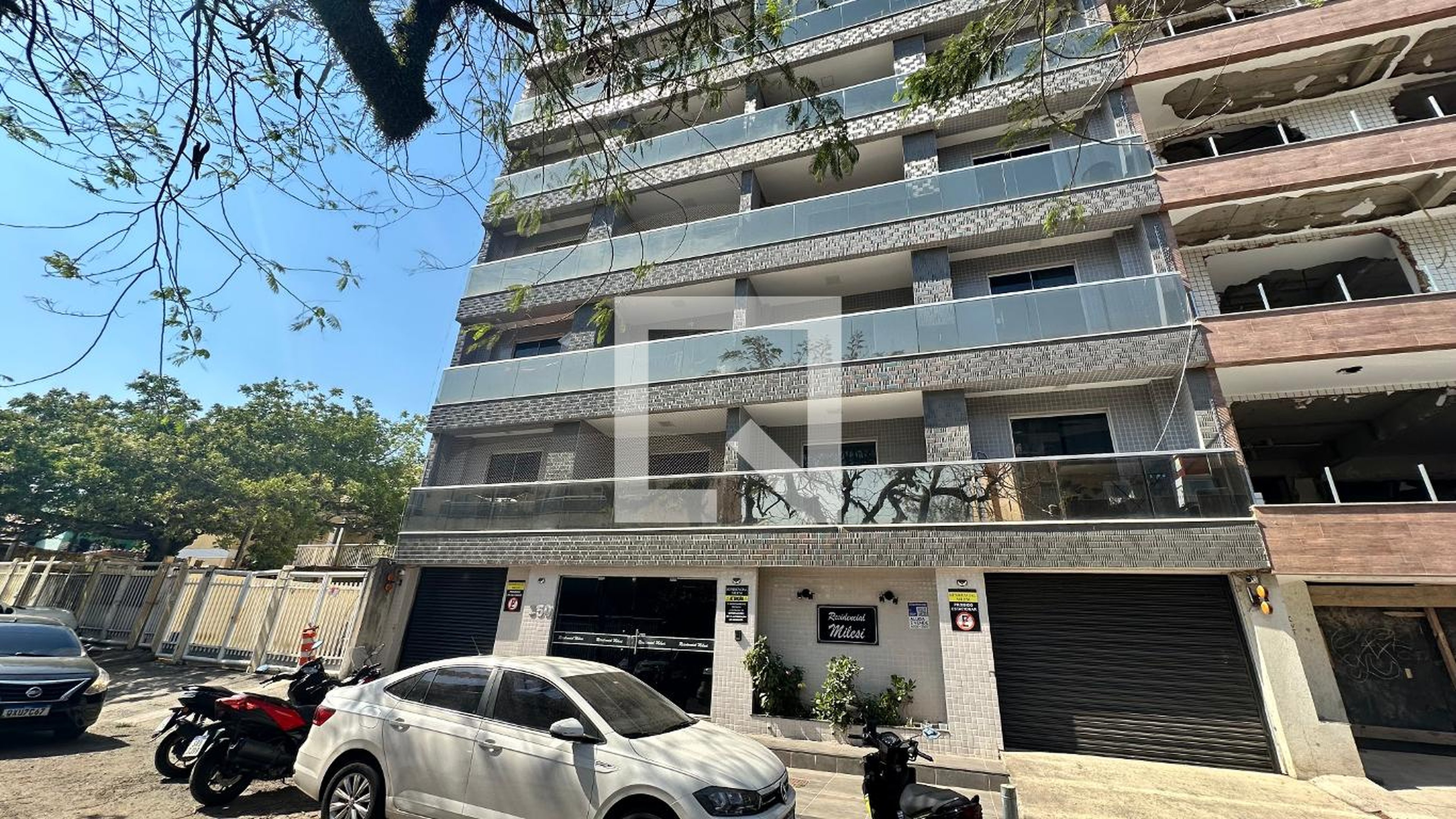 Fachada Condomínio em Rua DW, 350