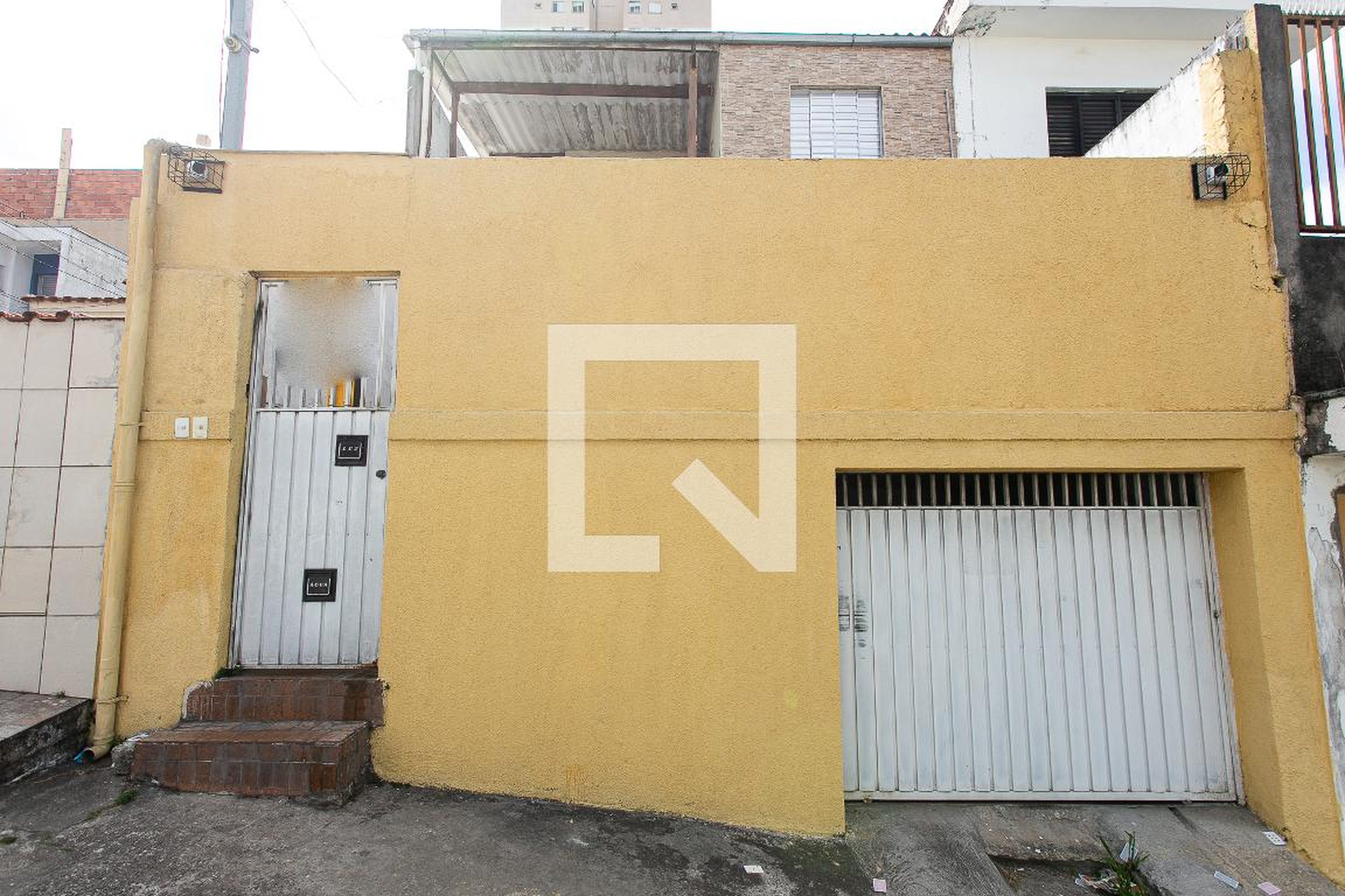 Fachada Condomínio em Rua Frei Mont'Alverne, 745