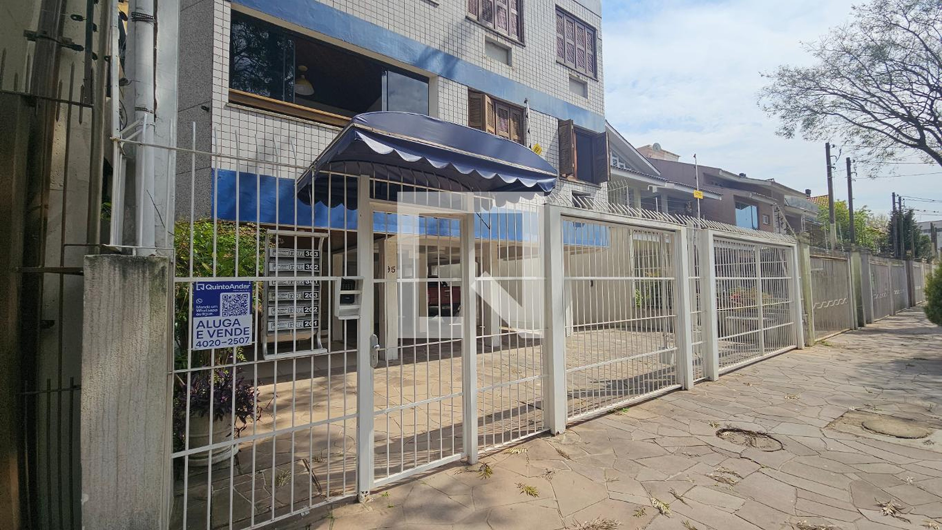 Fachada Condomínio em Rua Elías Botome, 95