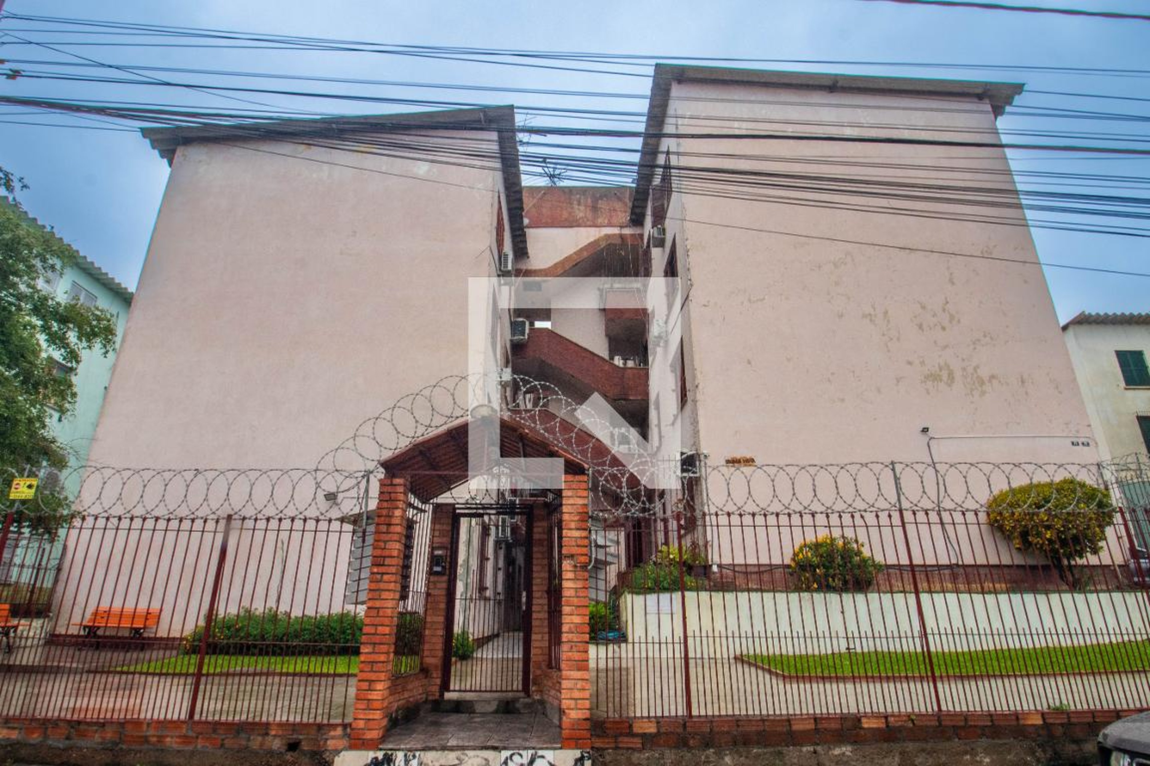 Fachada Condomínio em Rua Luís César Leal, 85