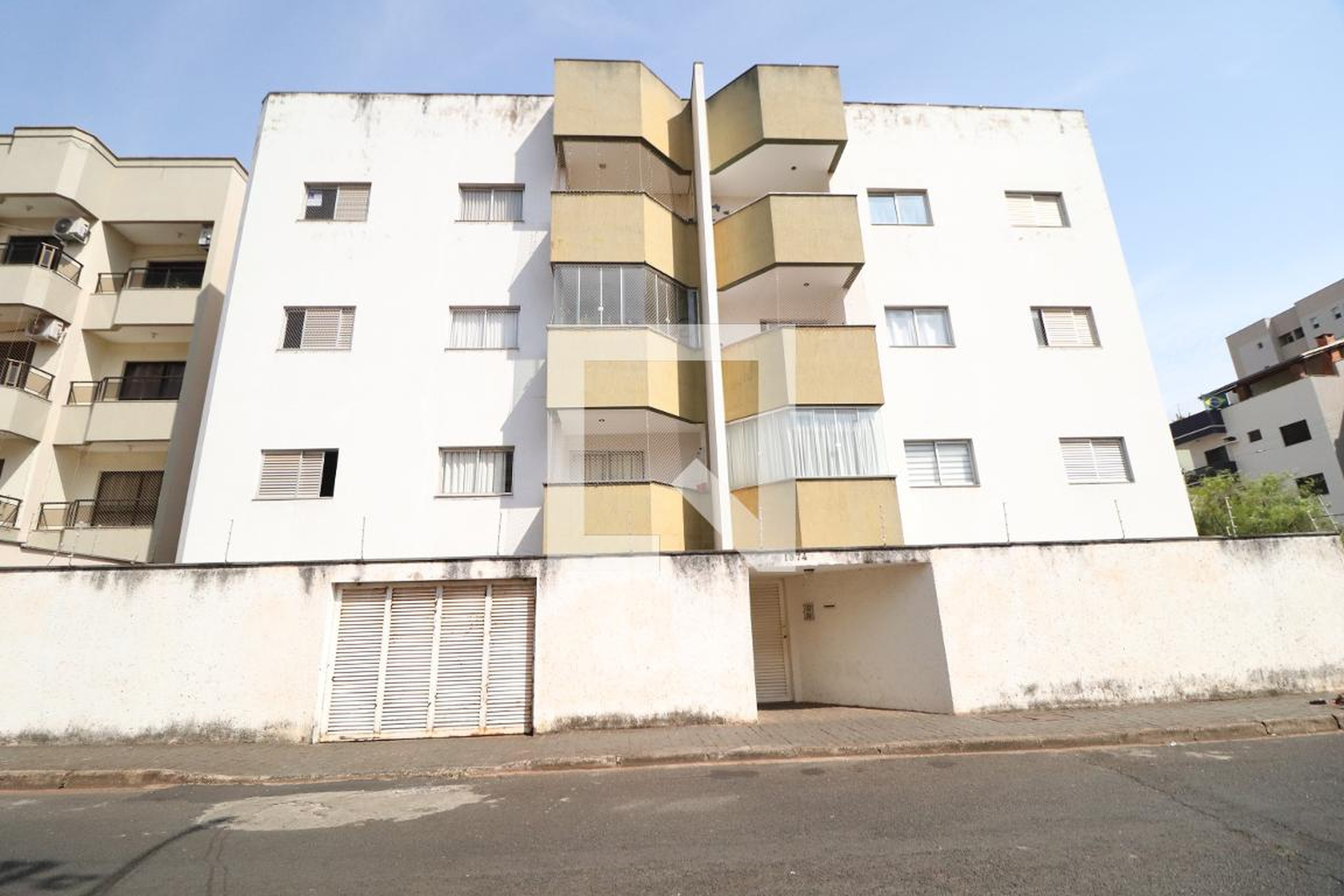 Fachada Condomínio em Avenida Professora Juvenília dos Santos, 1374