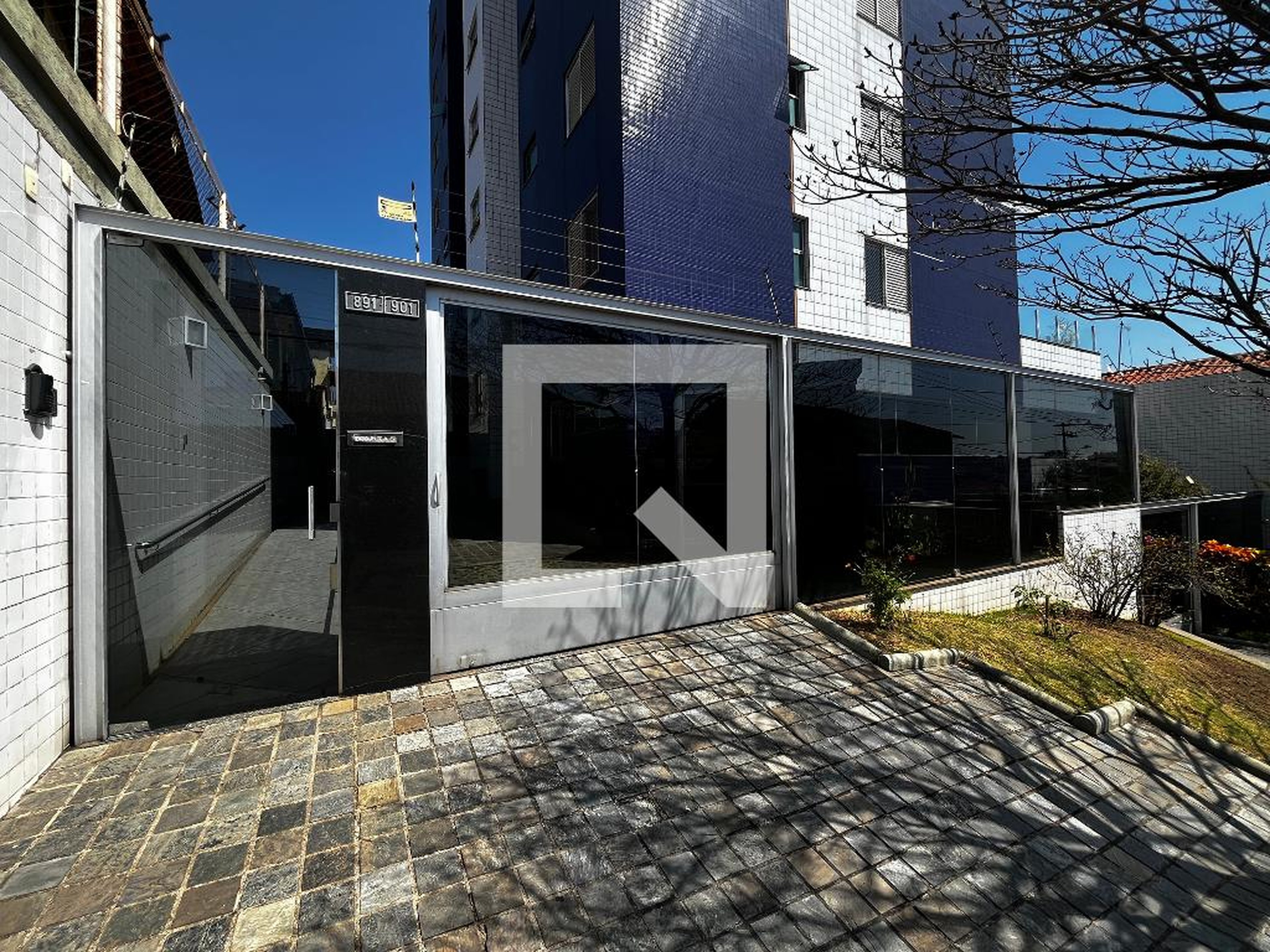 Fachada Condomínio em Rua Rosinha Sigaud, 901