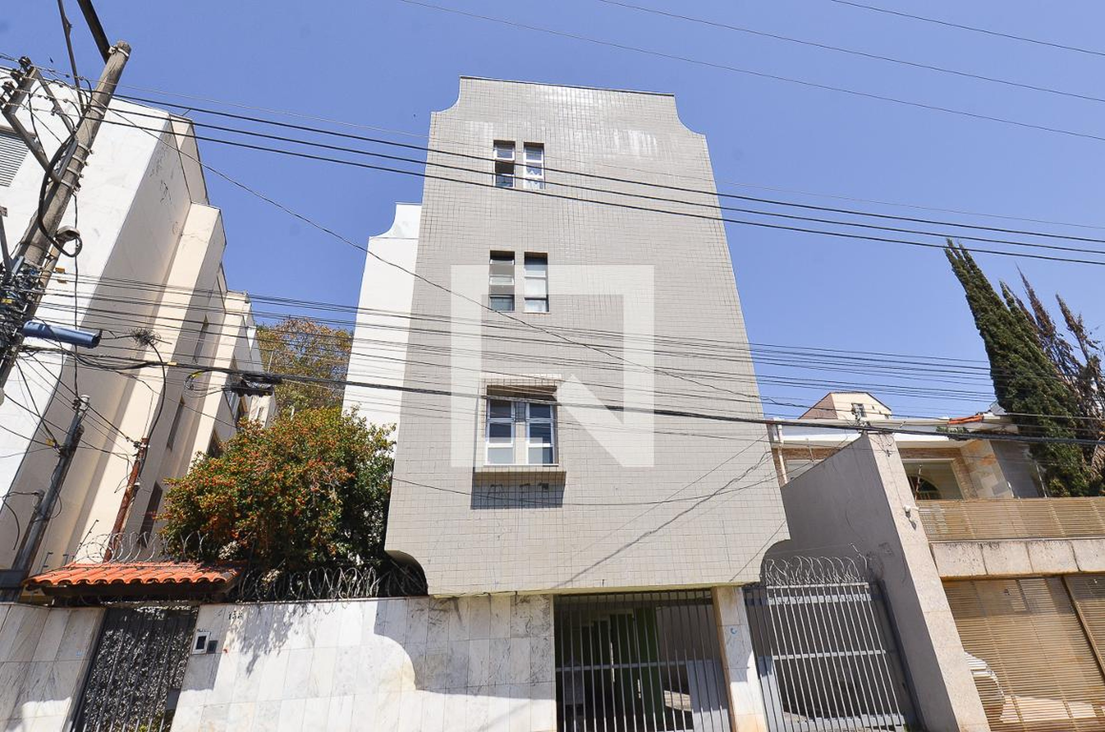 Fachada Condomínio em Rua Nísio Batista de Oliveira, 158