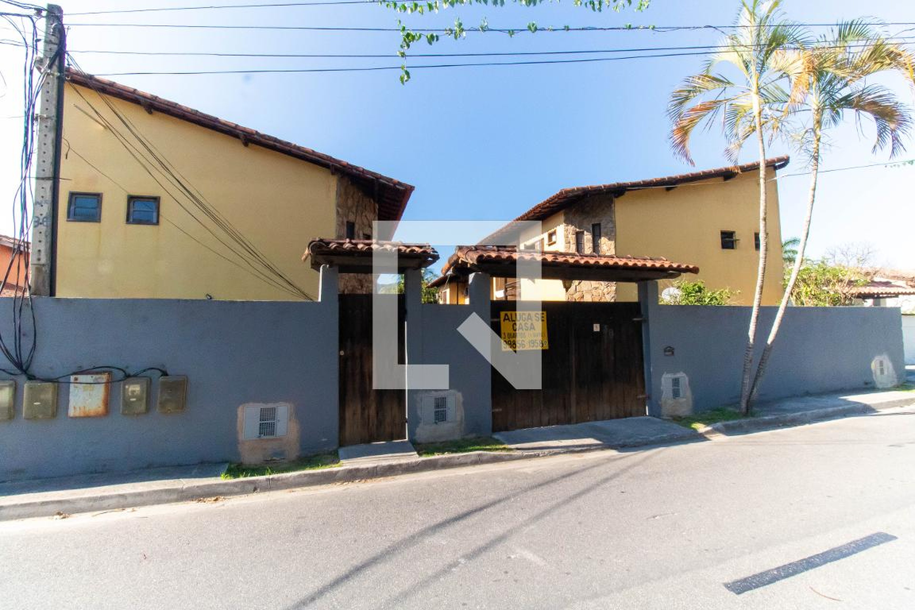 Fachada Condomínio em Estrada Alcebíades Pinto, 38