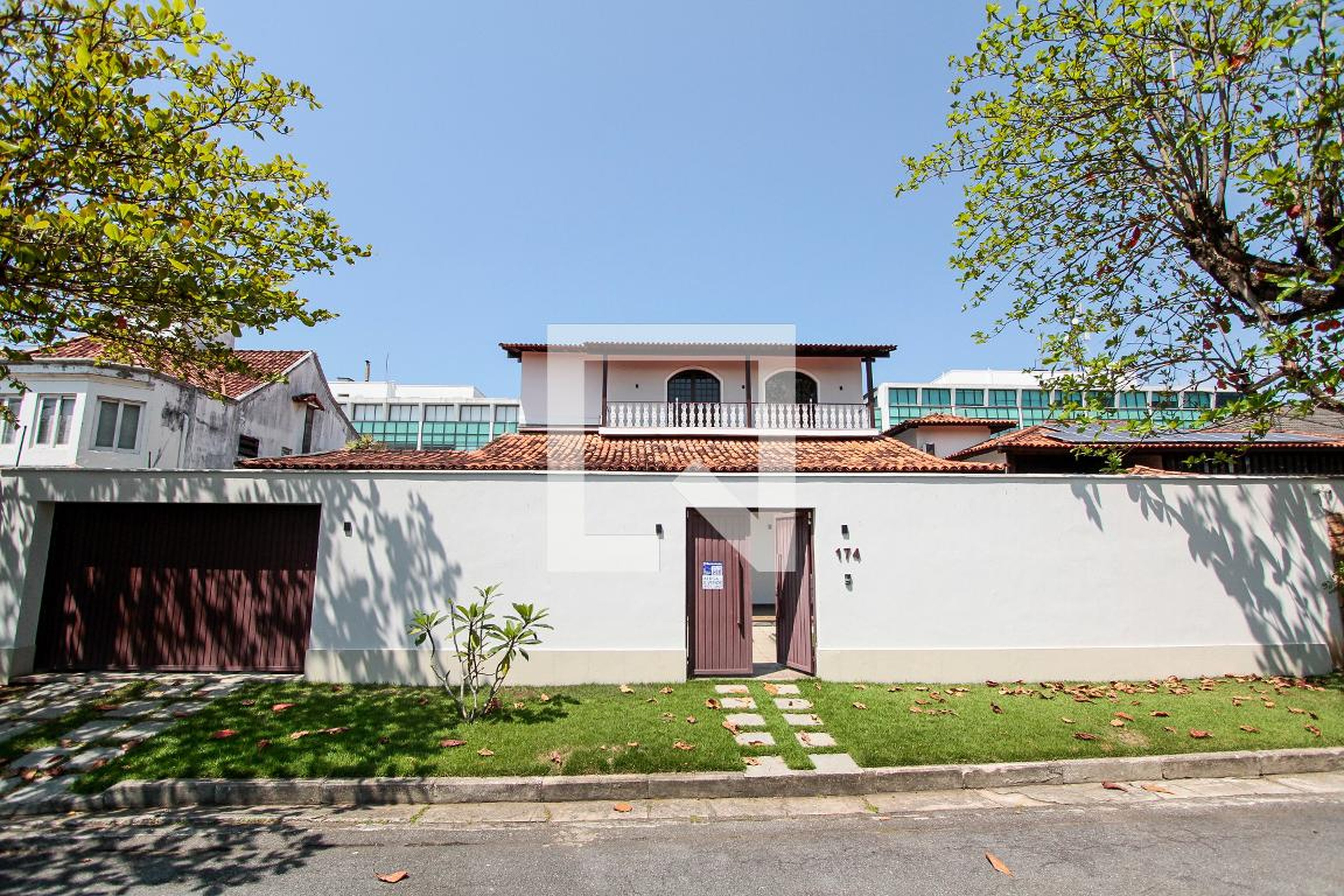 Fachada Condomínio em Rua Maurício Silva Teles, 174