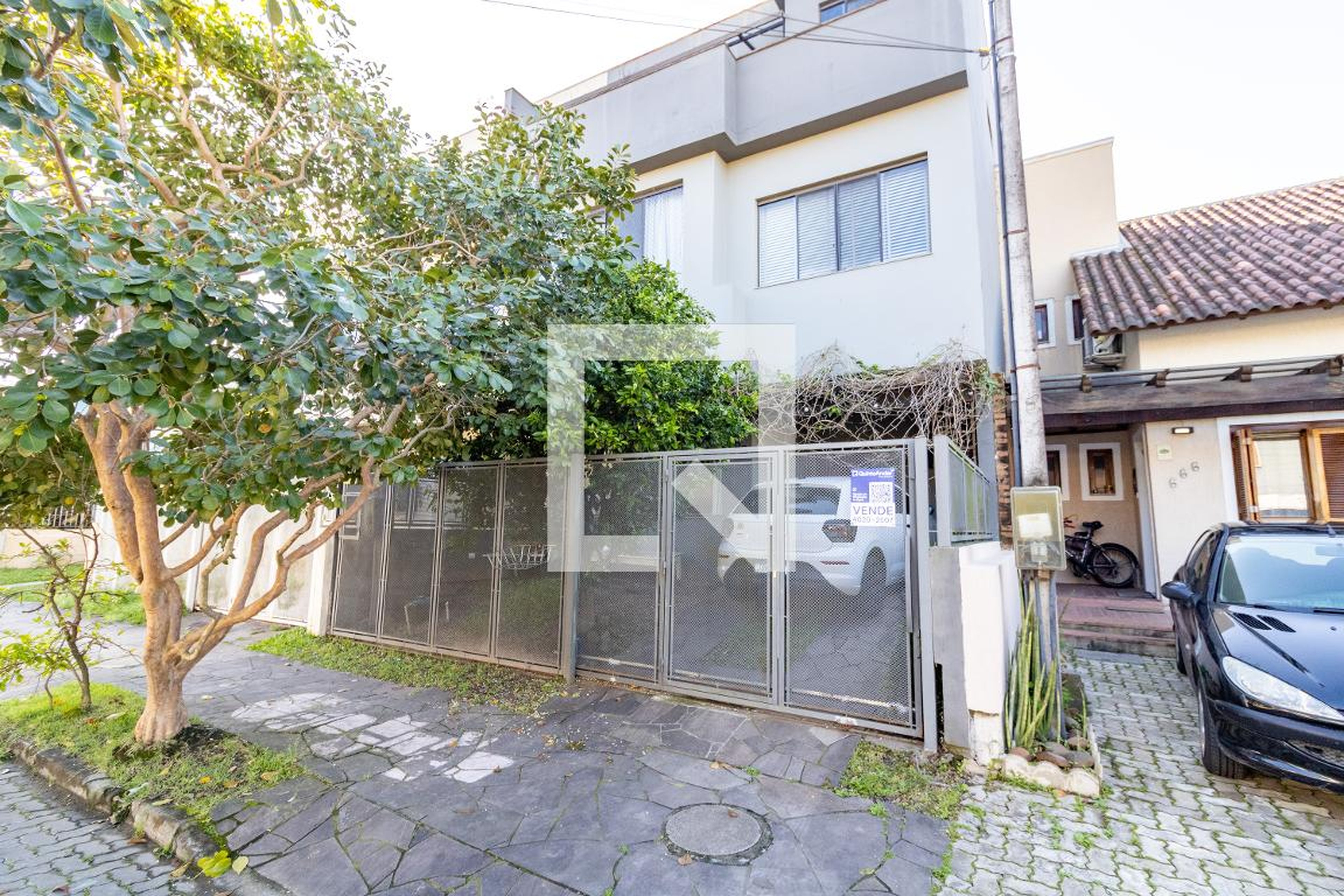 Fachada Condomínio em Rua Guatambu, 660