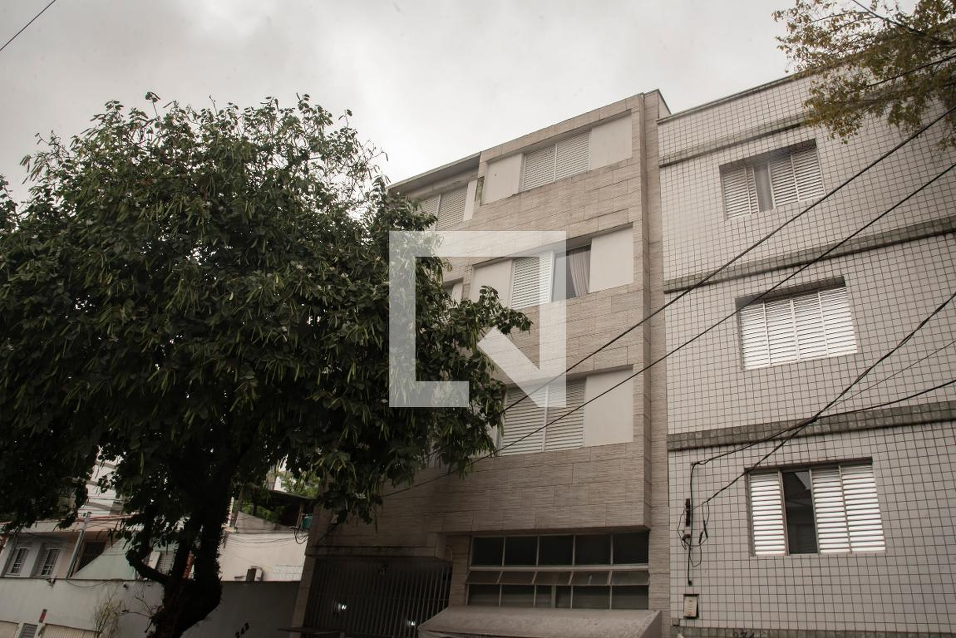 Fachada Condomínio em Rua dos Lírios, 240