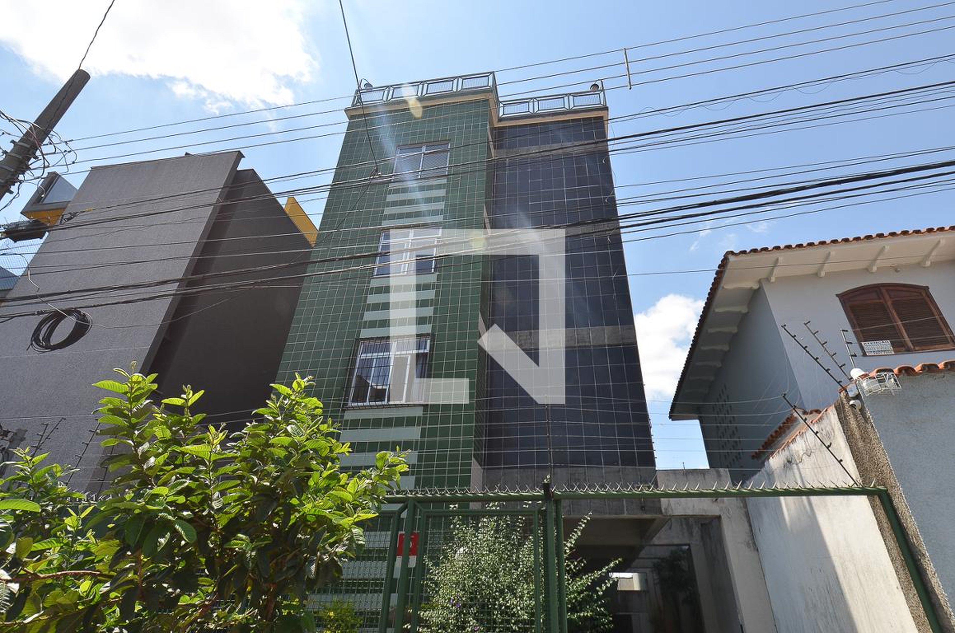 Fachada Condomínio em Rua Itaúna, 440