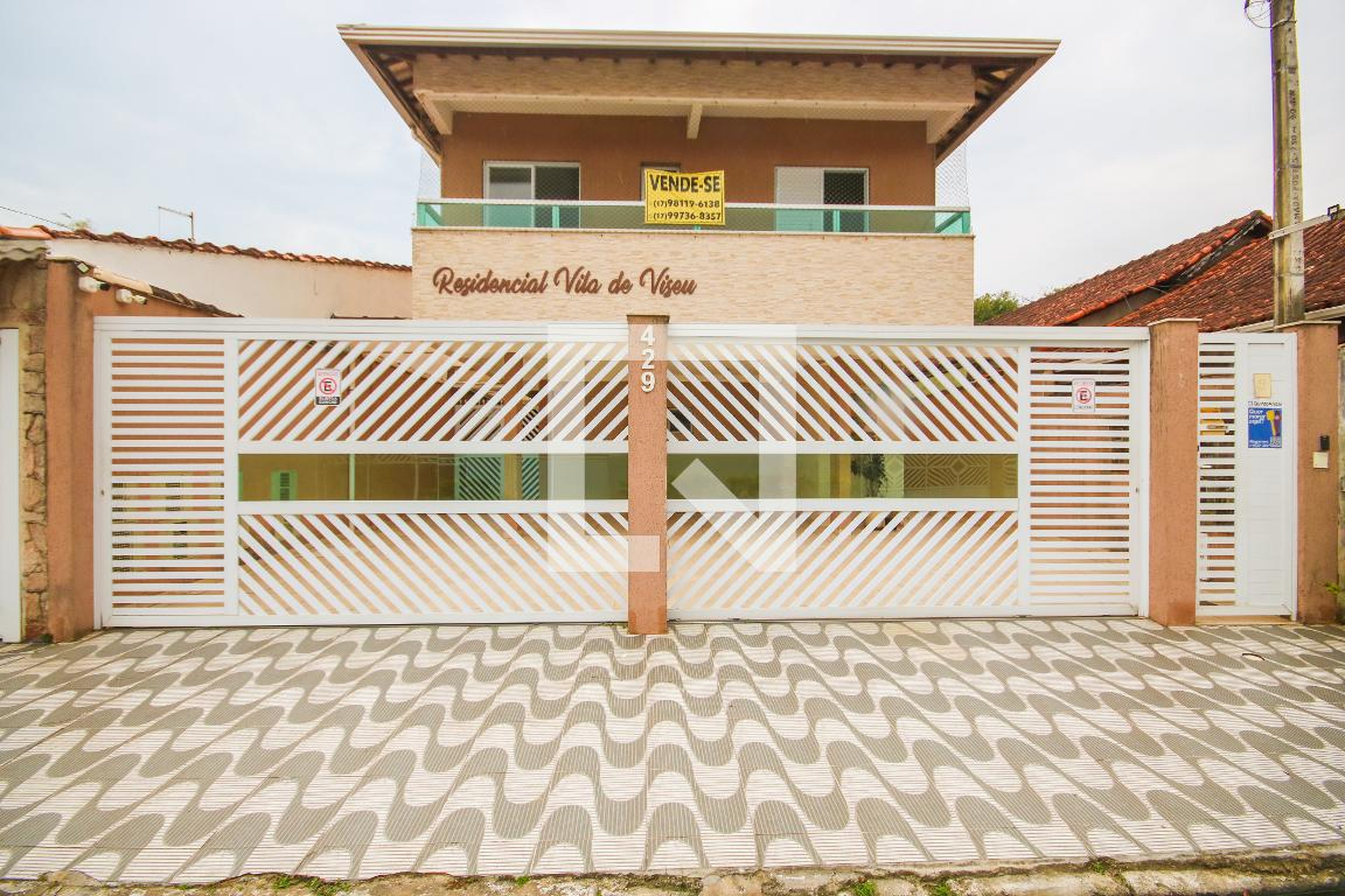 Fachada Condomínio em Avenida Ângelo Perino, 429