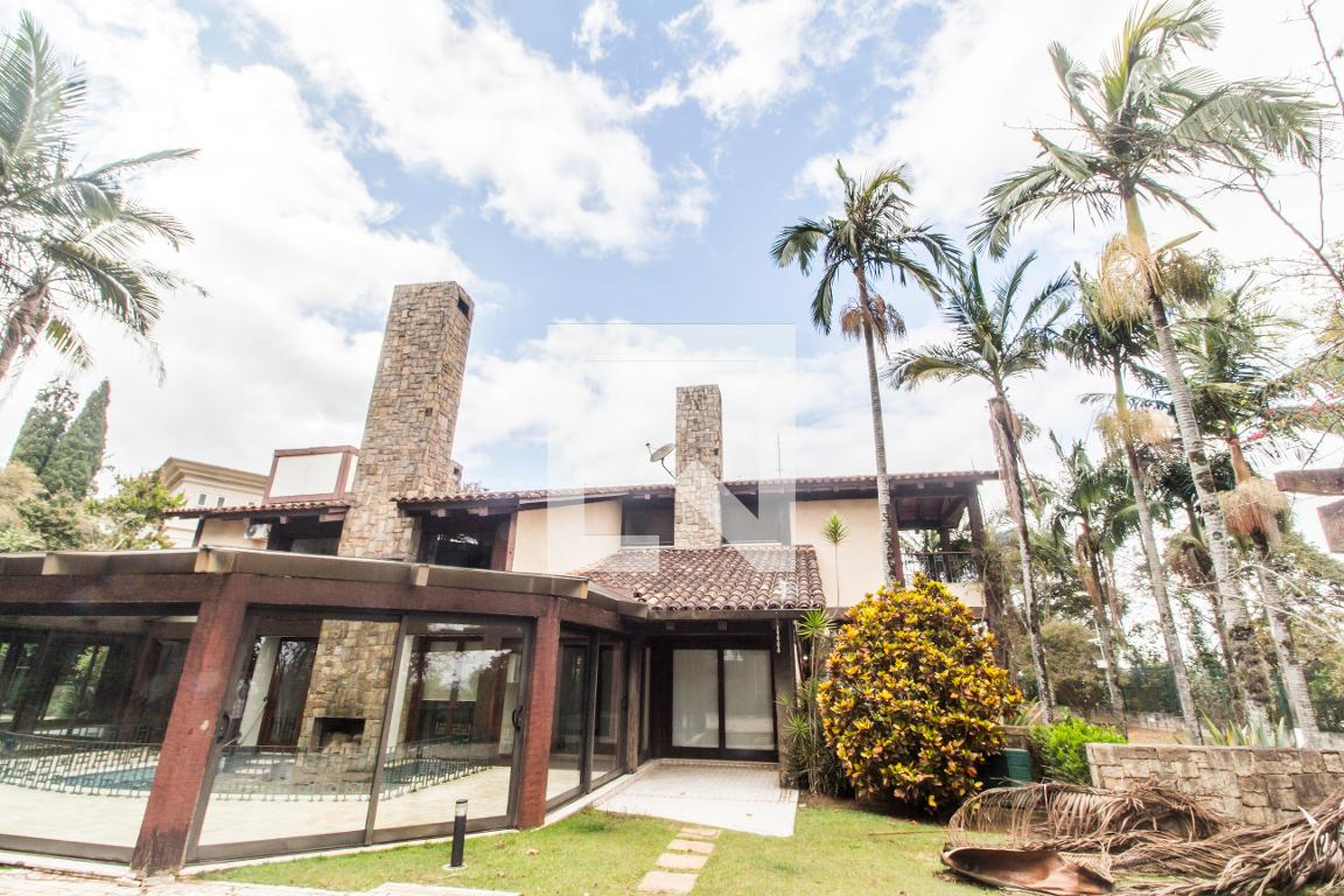 Fachada Condomínio em Alameda Mantiqueira, 647