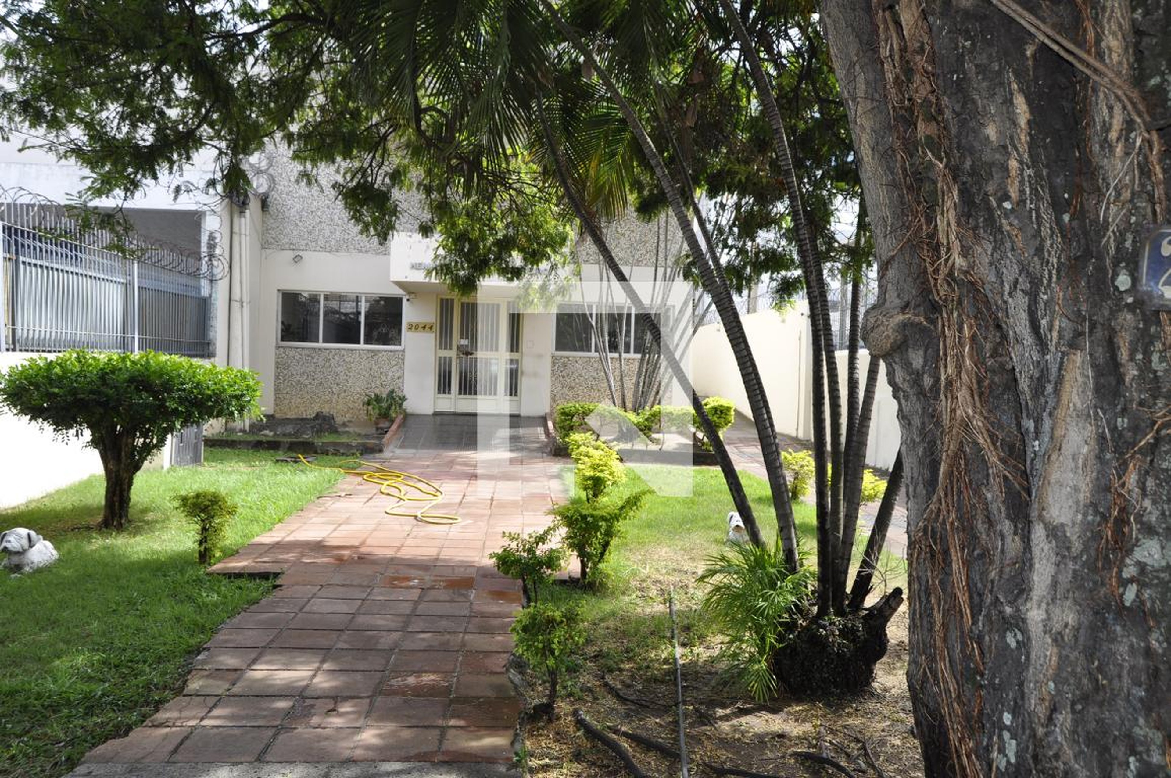 Fachada Condomínio em Rua Ana Neri, 2044