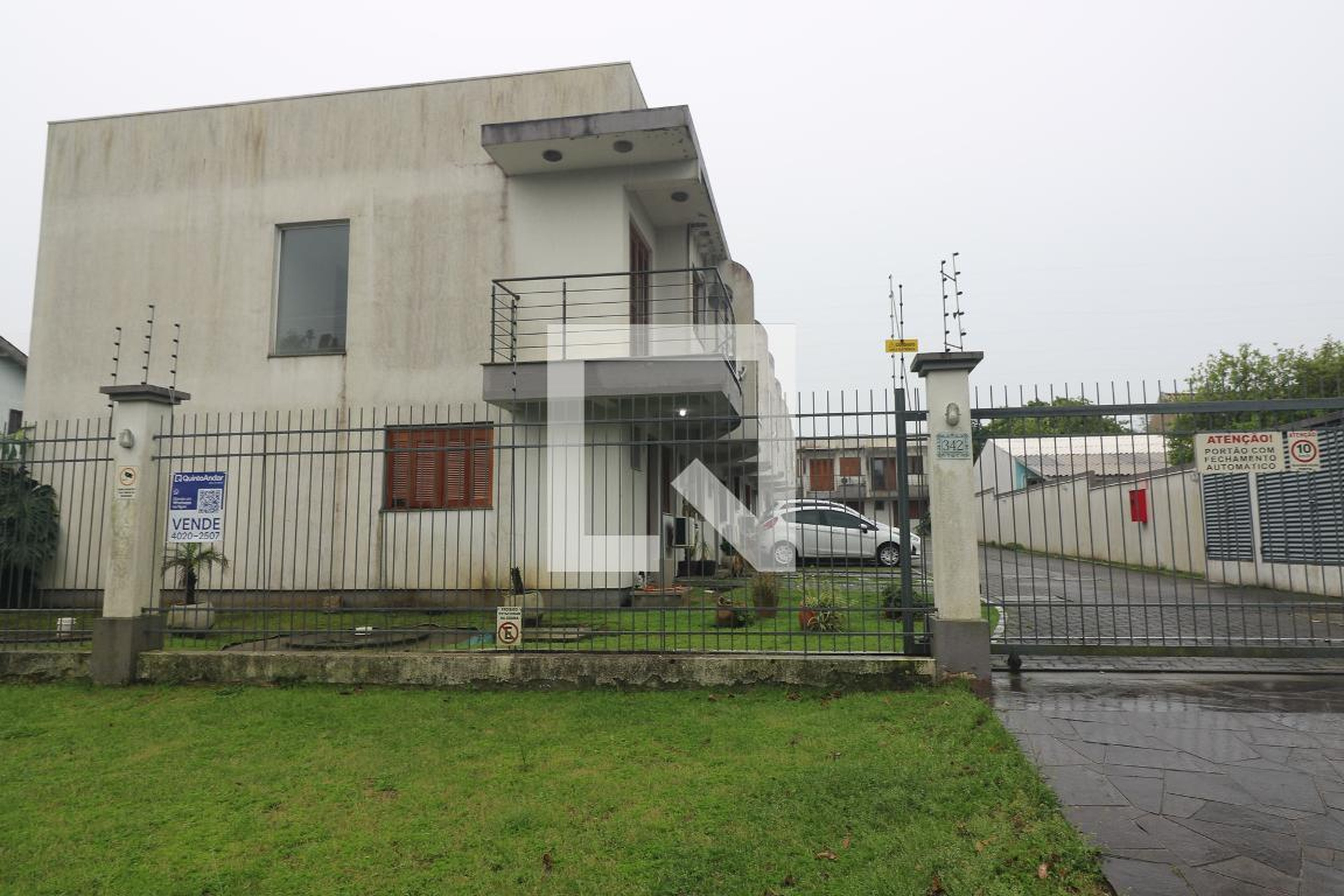 Fachada do condomínio Condomínio em Rua Agenor Mendes Ouríques, 342