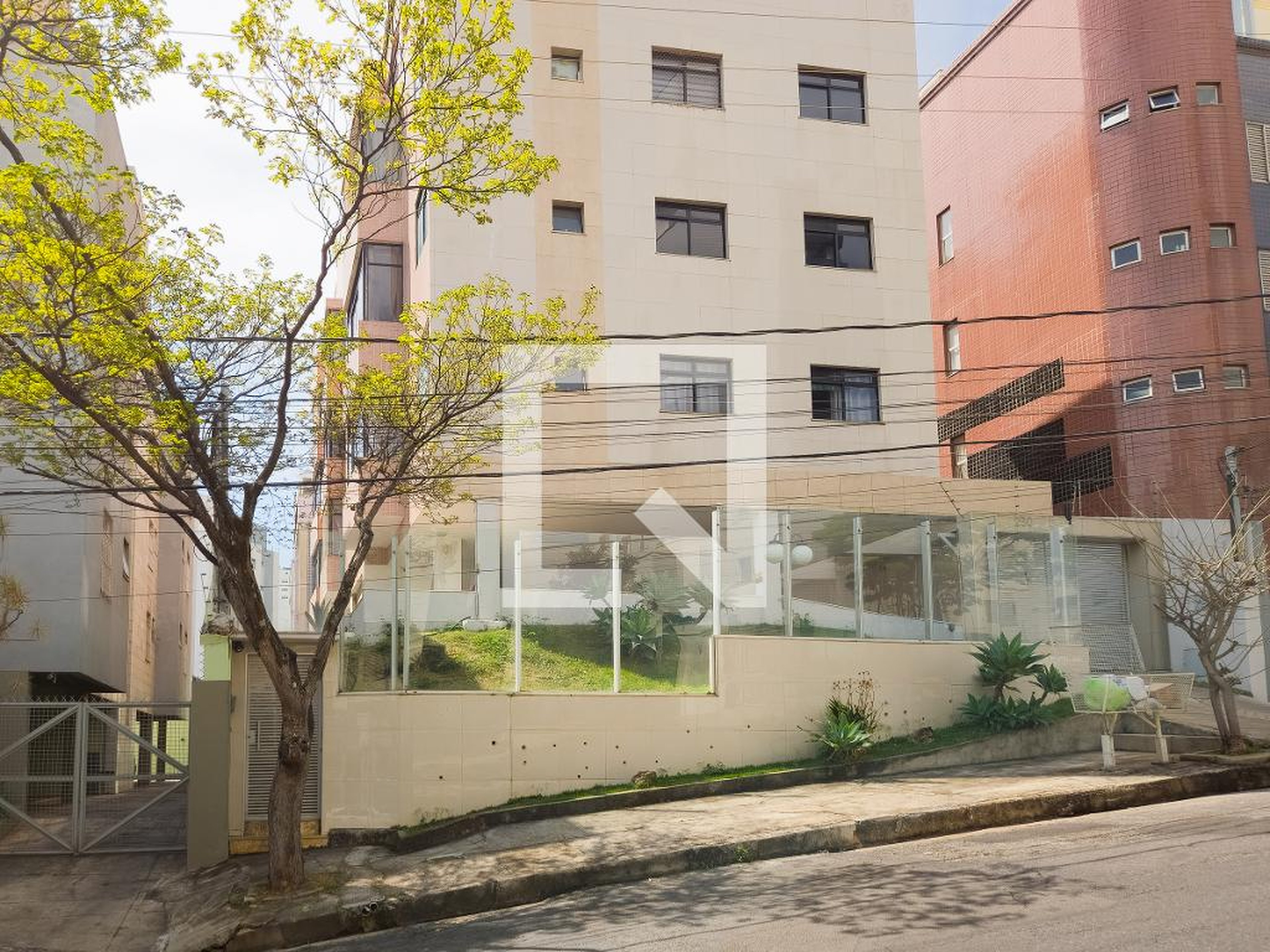 Fachada Condomínio em Rua Silvio de Oliveira Martins, 250