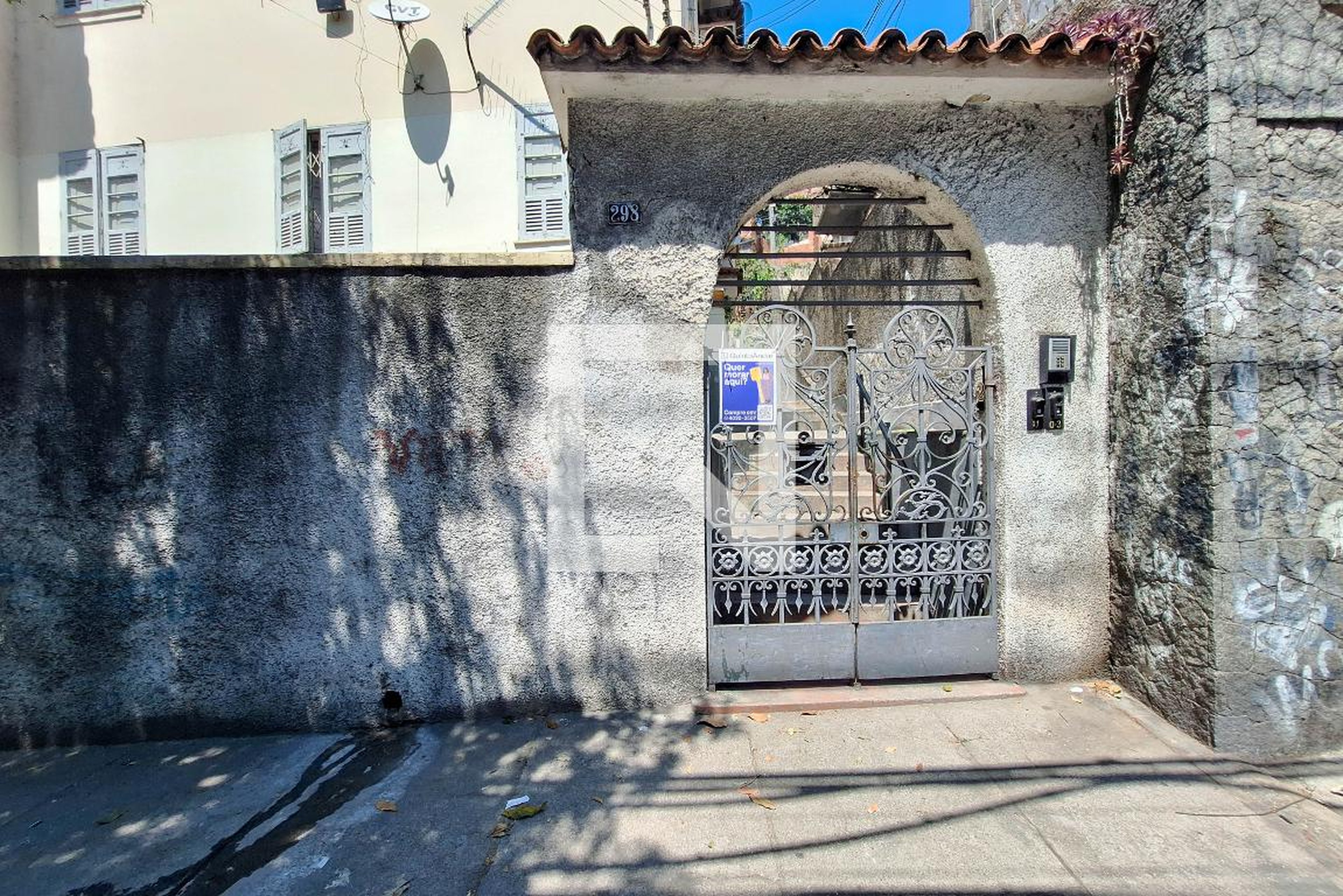 Fachada Condomínio em Rua Joaquim Távora, 298