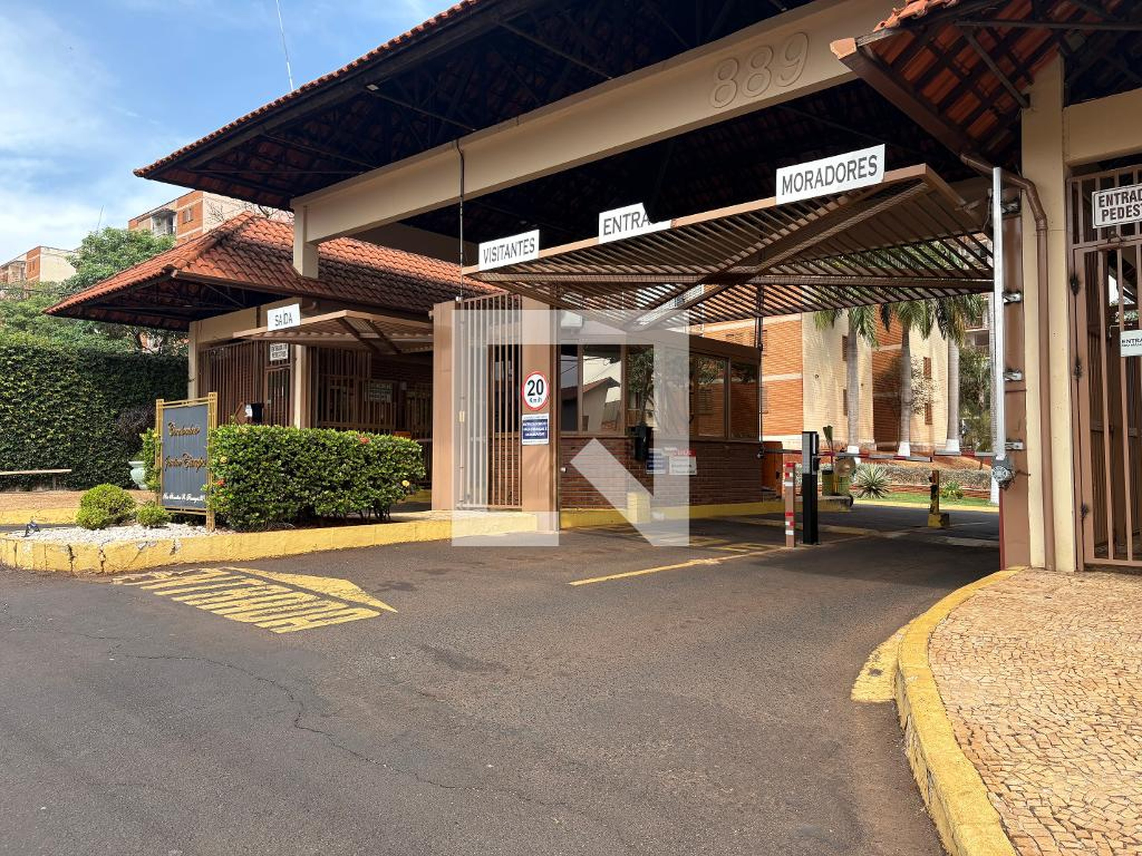 Fachada Condomínio em Rua Benedicta Rodrigues Dómingos, 889