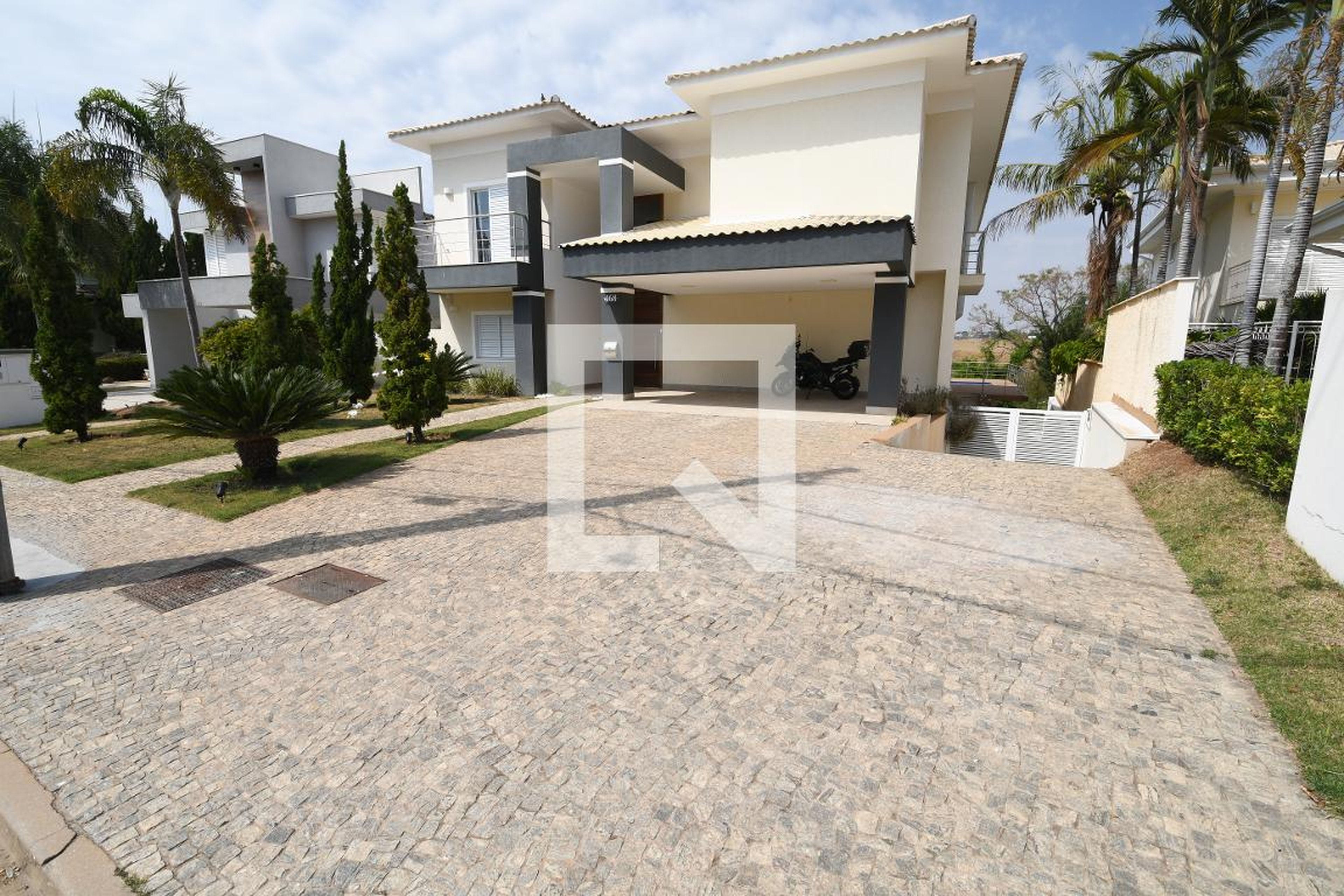 Fachada Condomínio em Rua Jerivá, 468