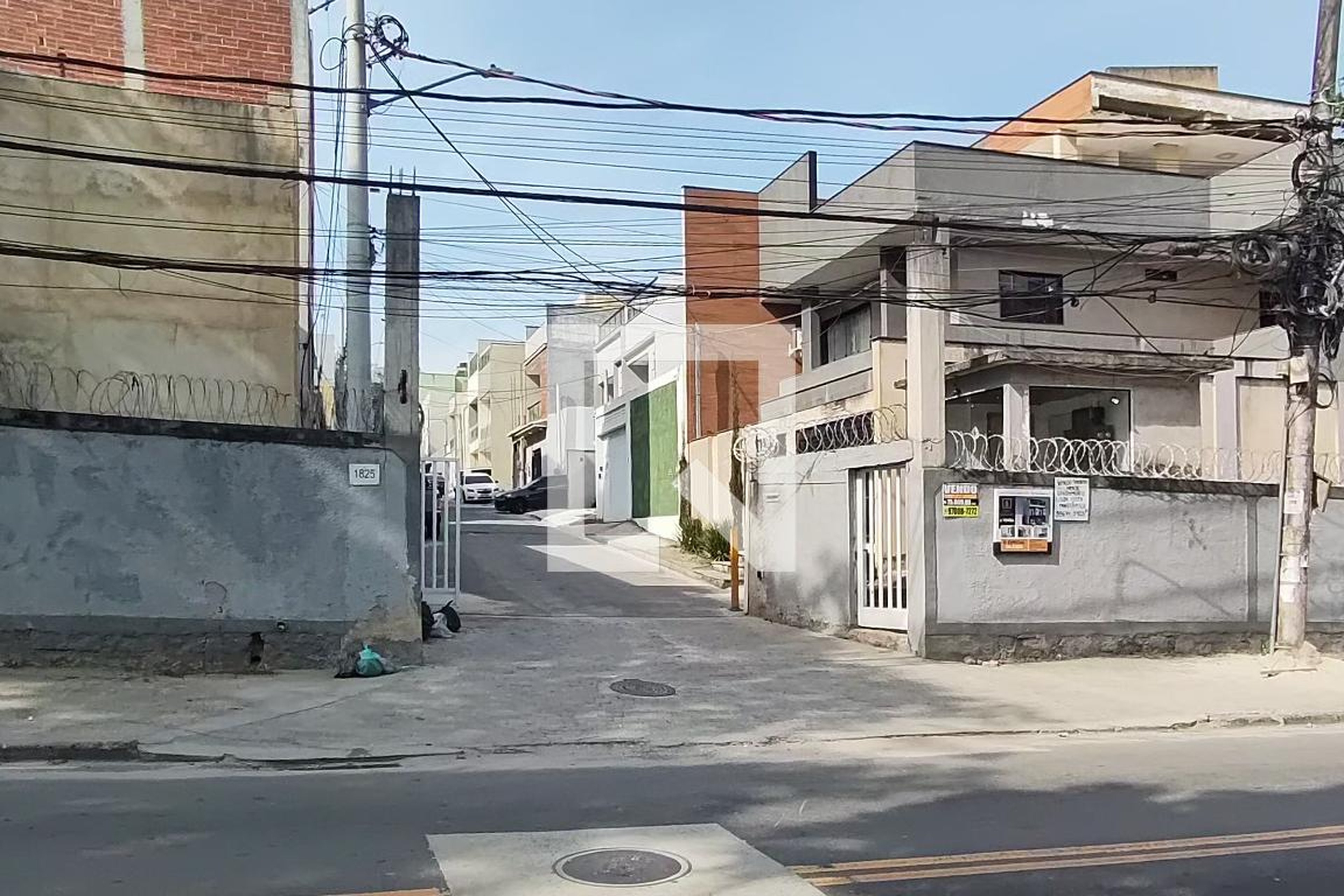 Fachada Condomínio em Estrada do Outeiro Santo, 1825