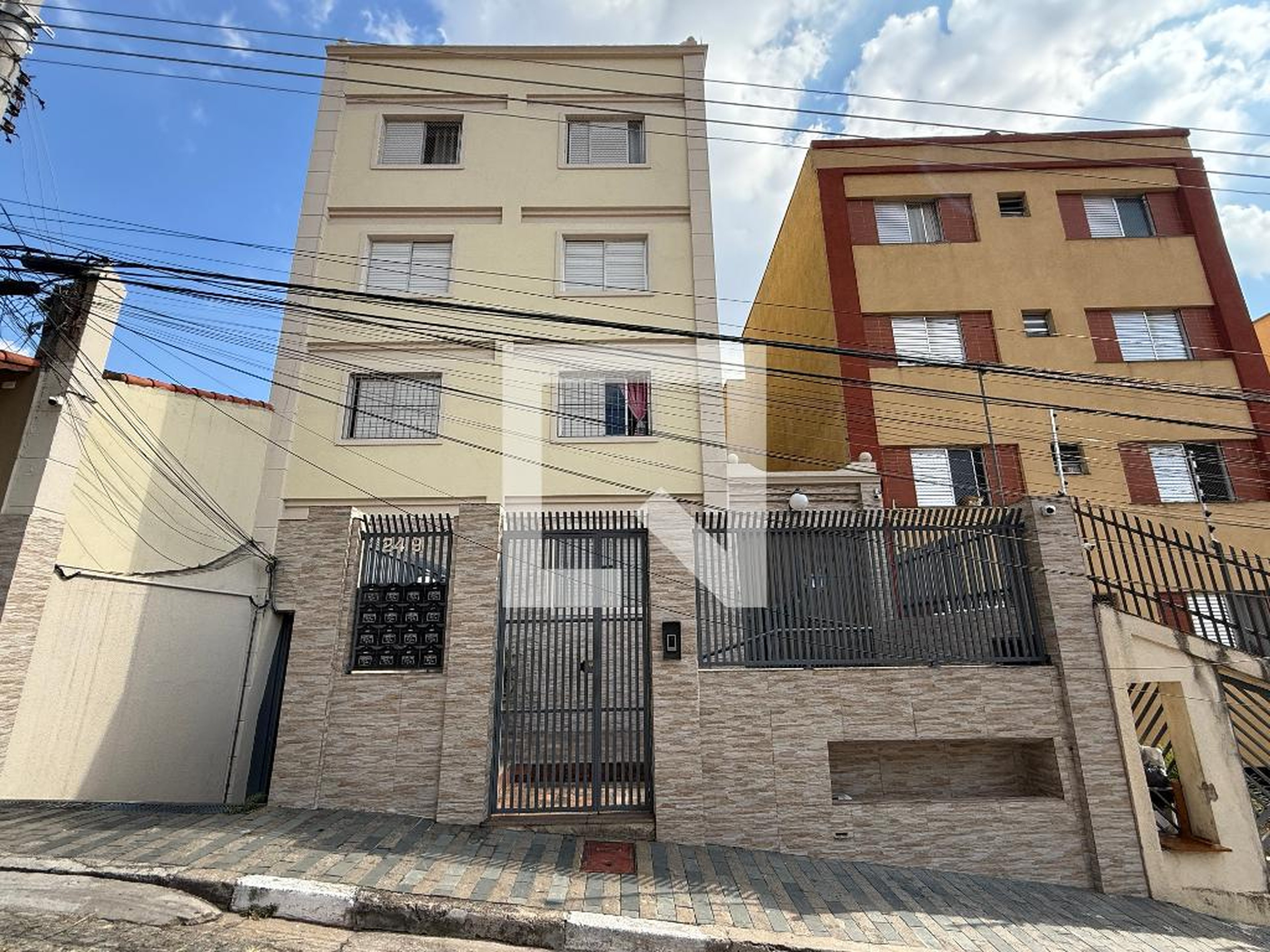 Fachada Condomínio em Rua Lucinda Rabêlo, 249