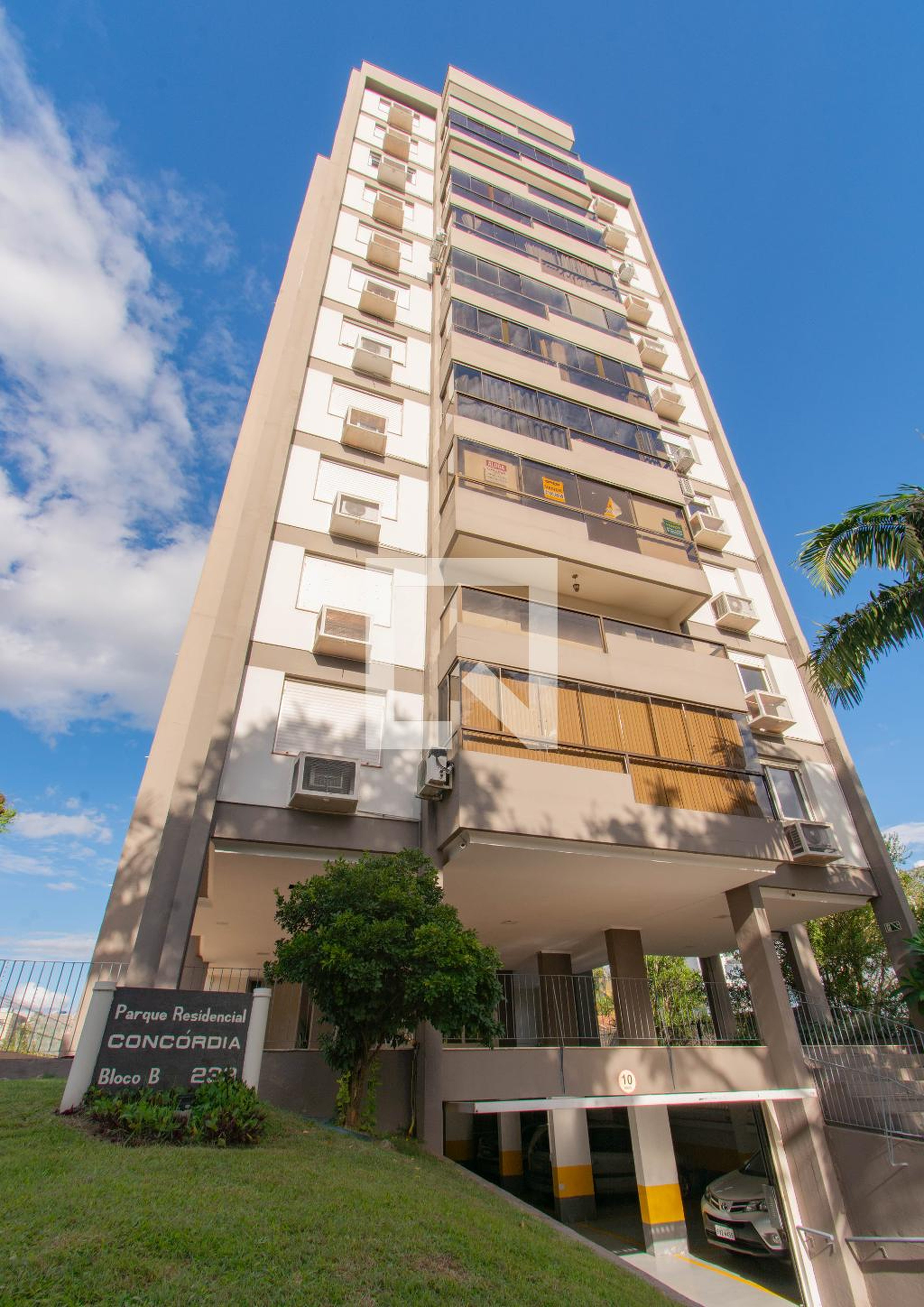 Fachada Condomínio em Rua Guilherme Schell, 5448