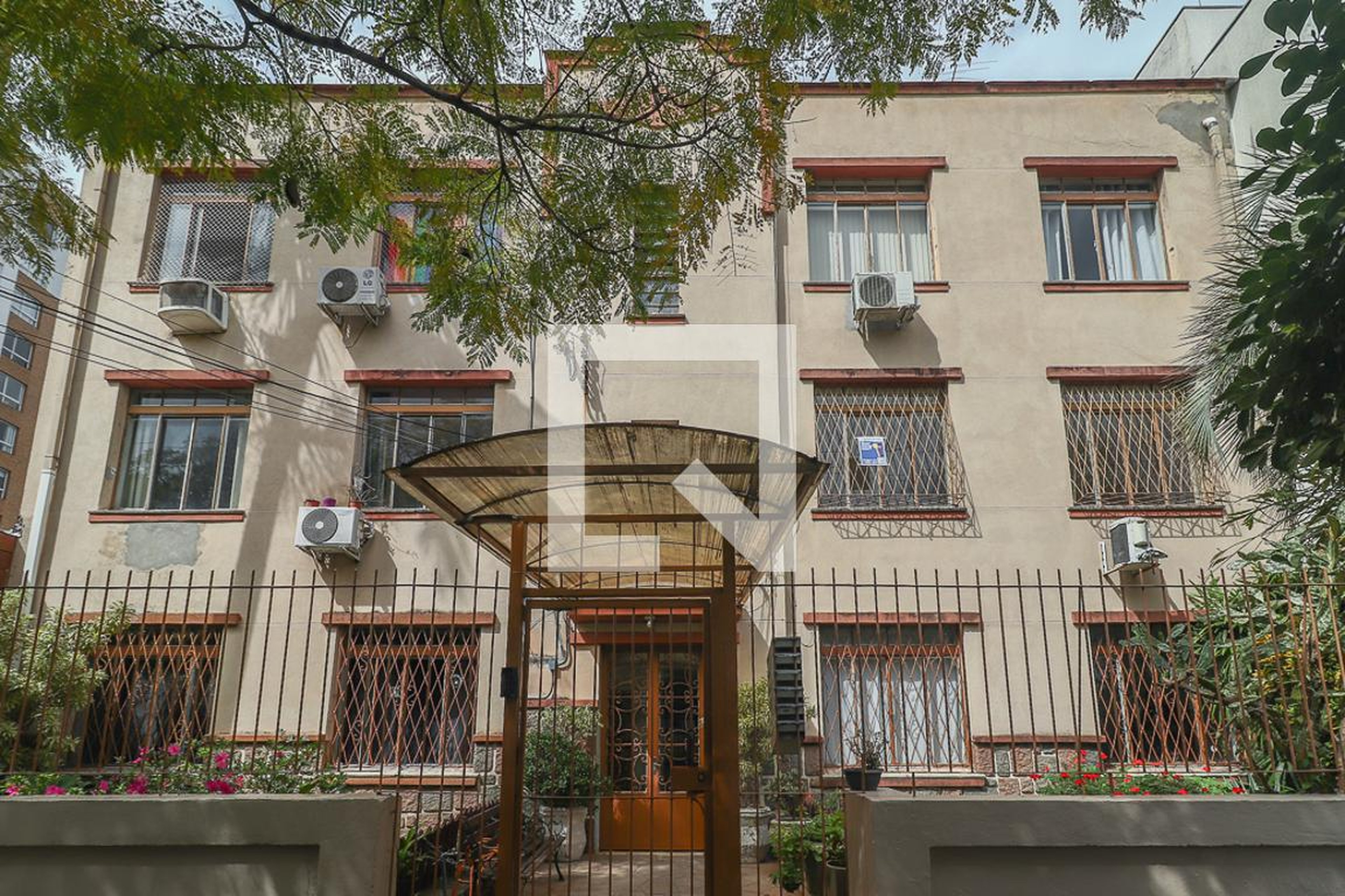 Fachada Condomínio em Rua Eudoro Berlink, 767