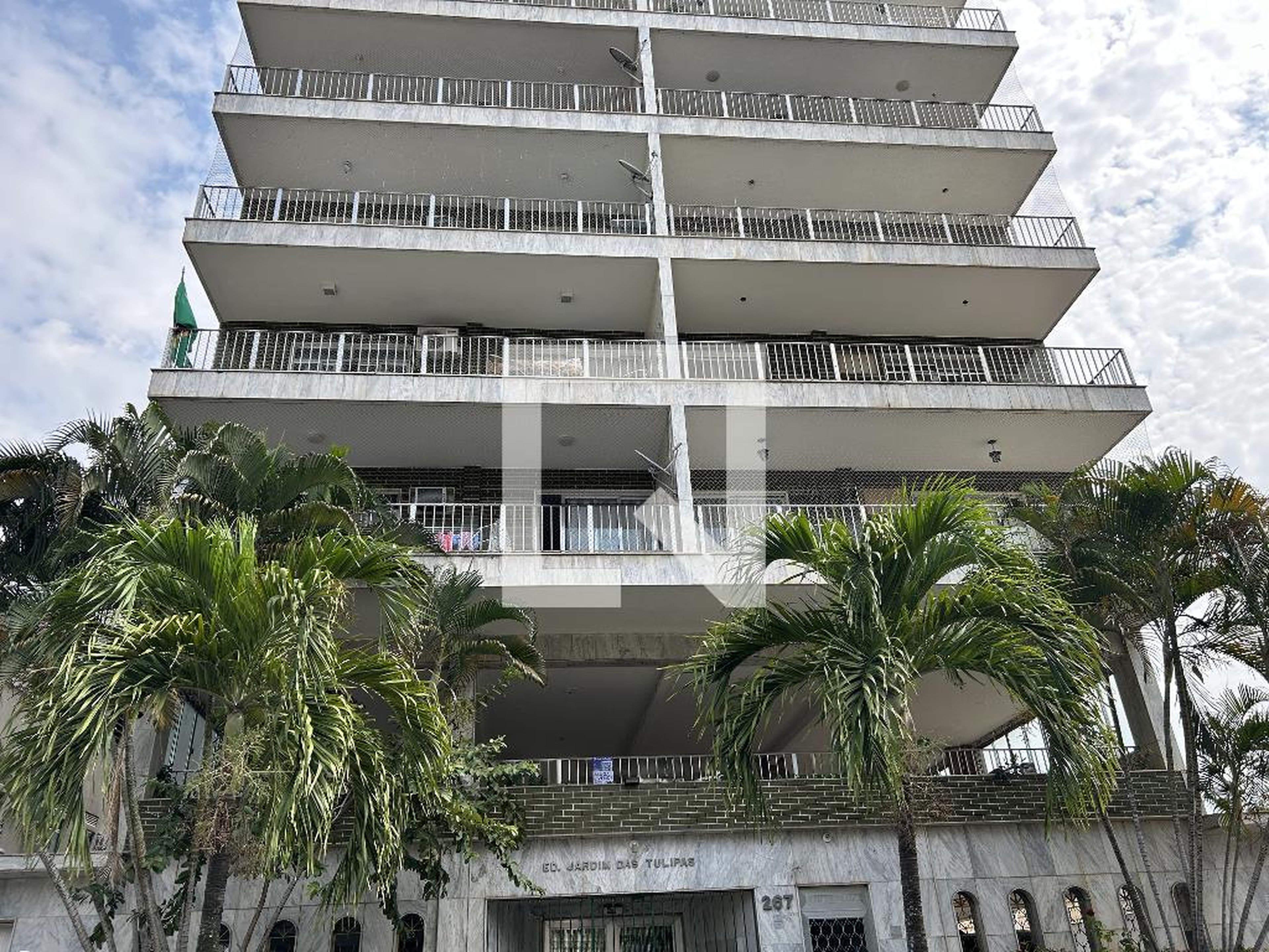 Fachada Condomínio em Rua das Tulípas, 267