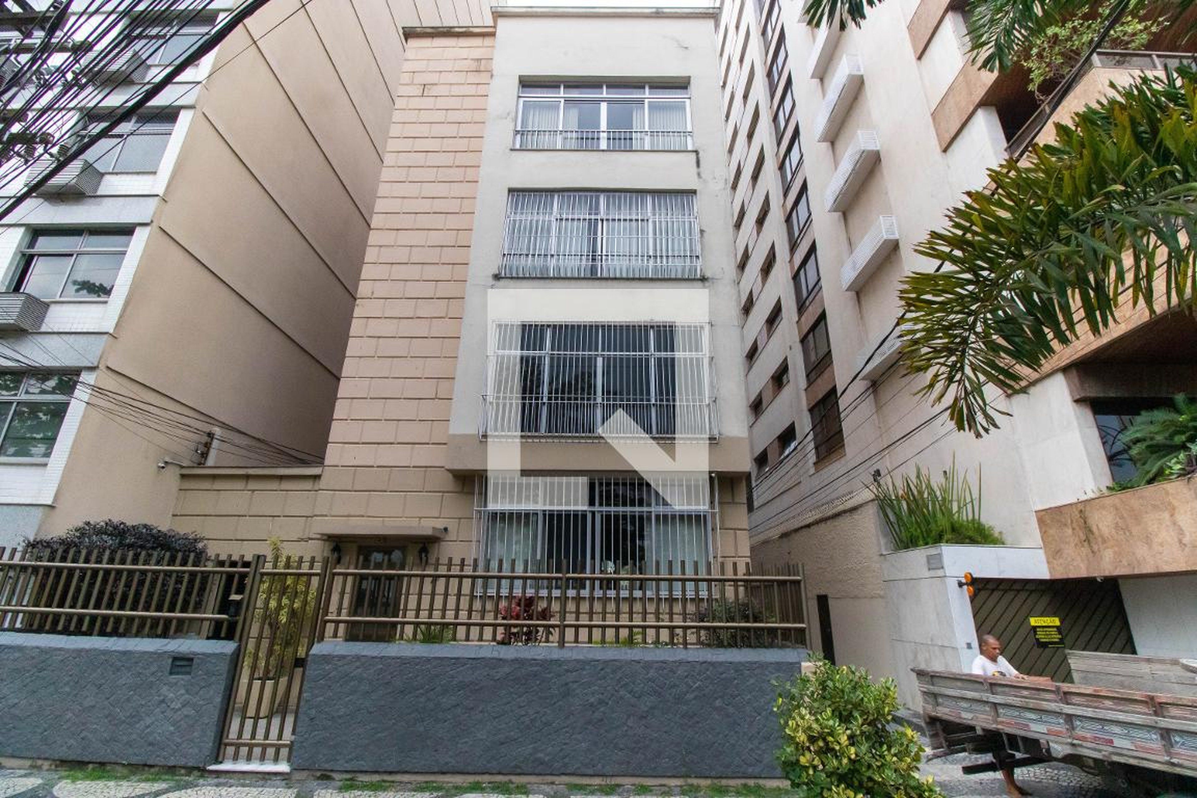 Fachada Condomínio em Avenida Jornalista Alberto Francisco Torres, 499