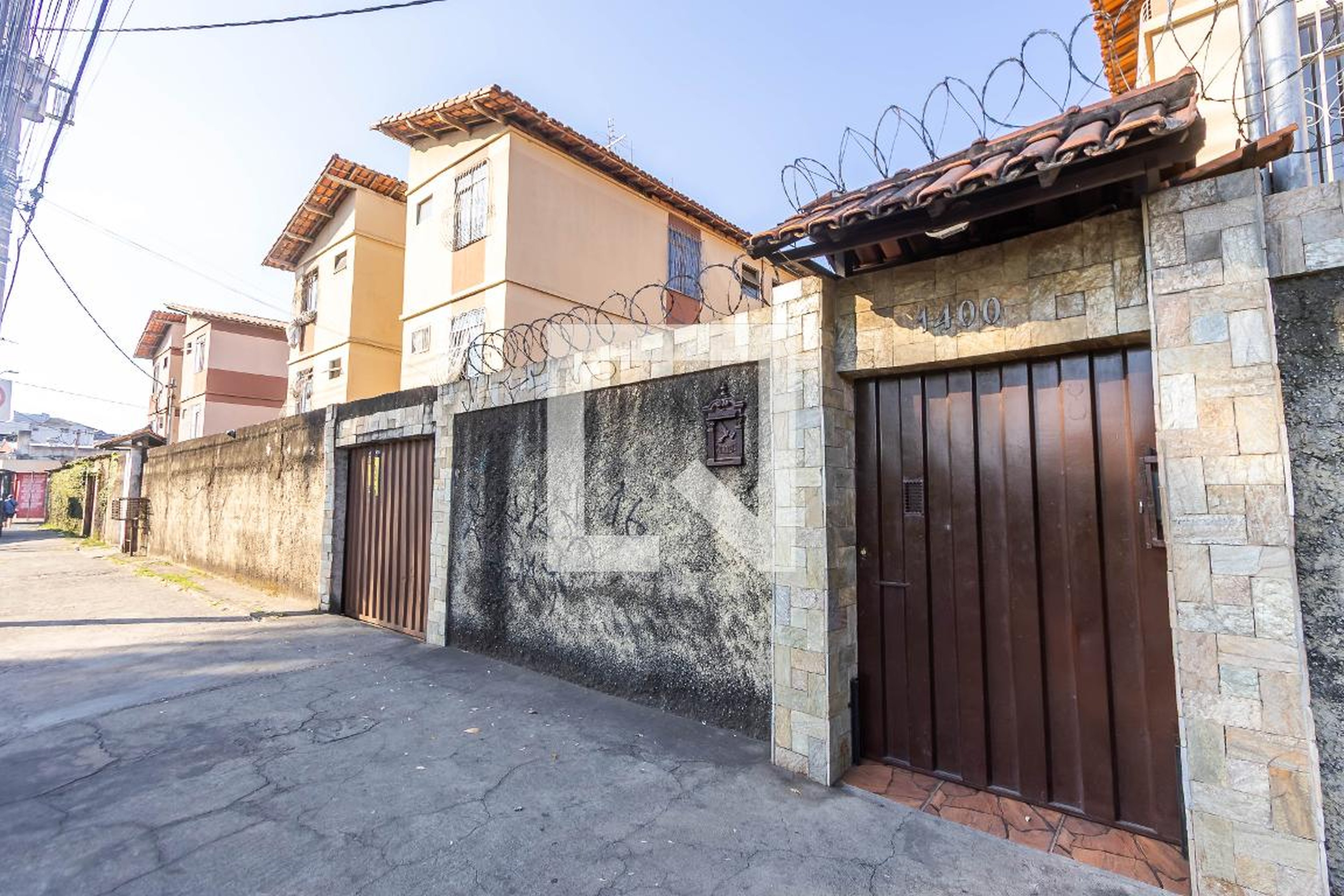 Fachada Condomínio em Avenida Serrana, 1400