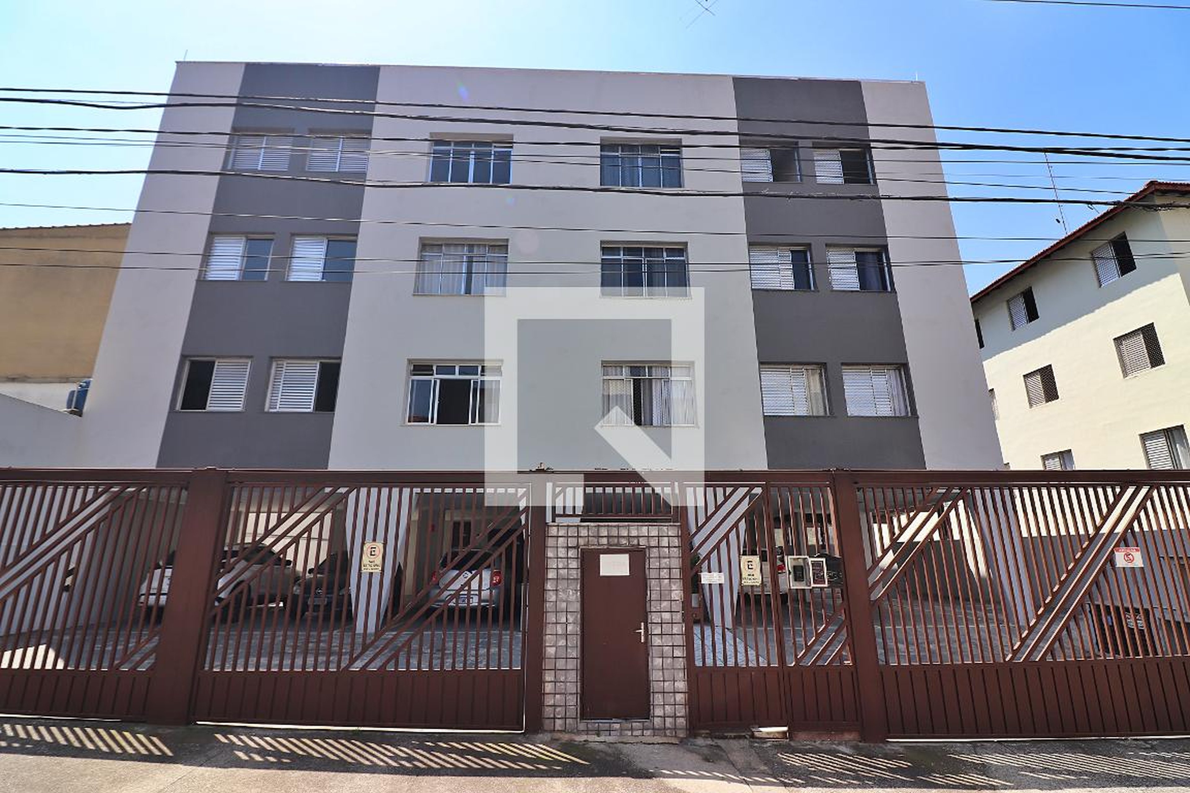 Fachada Condomínio em Rua Gino Amadei, 506