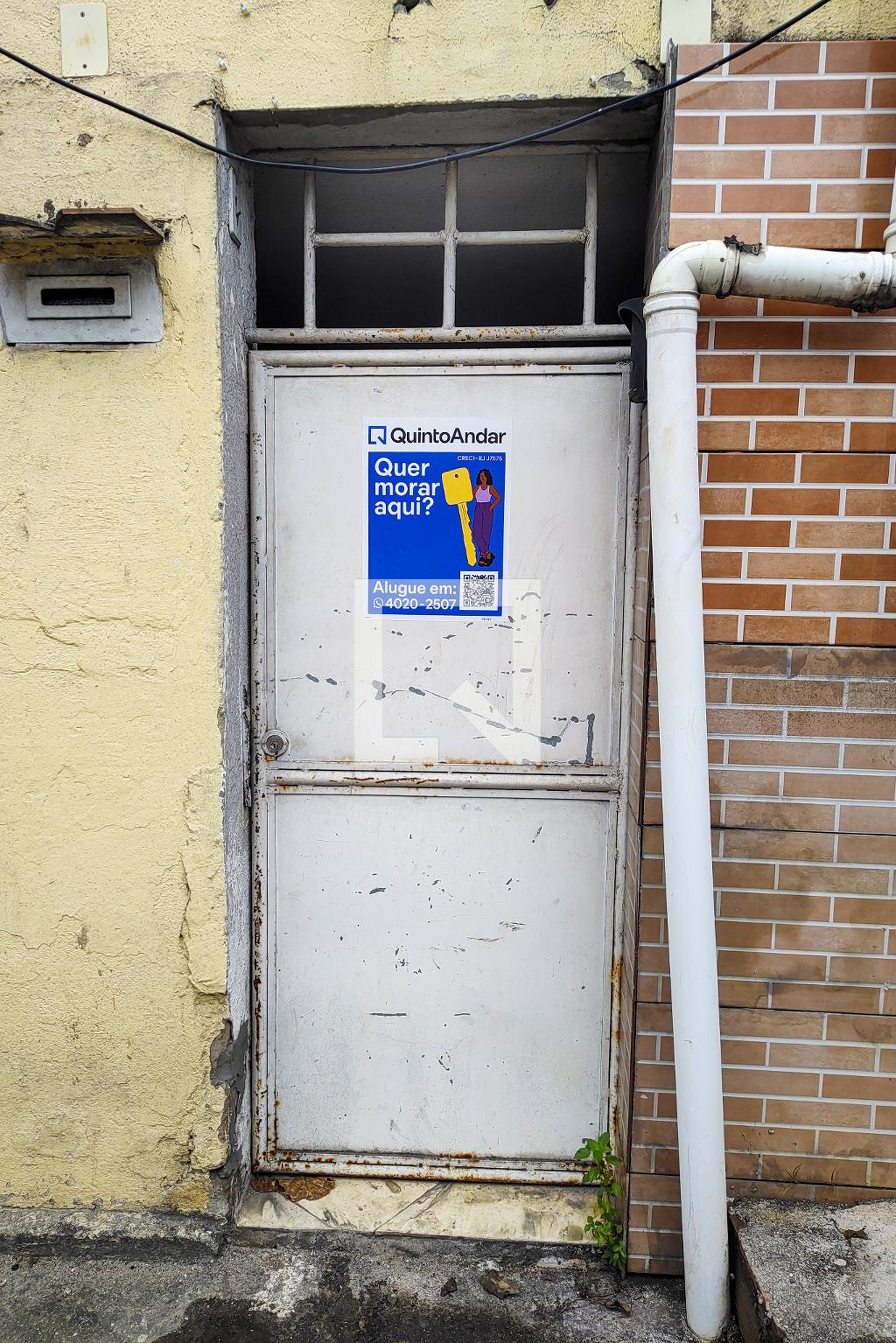 Fachada Condomínio em Rua Luís Mota, 677