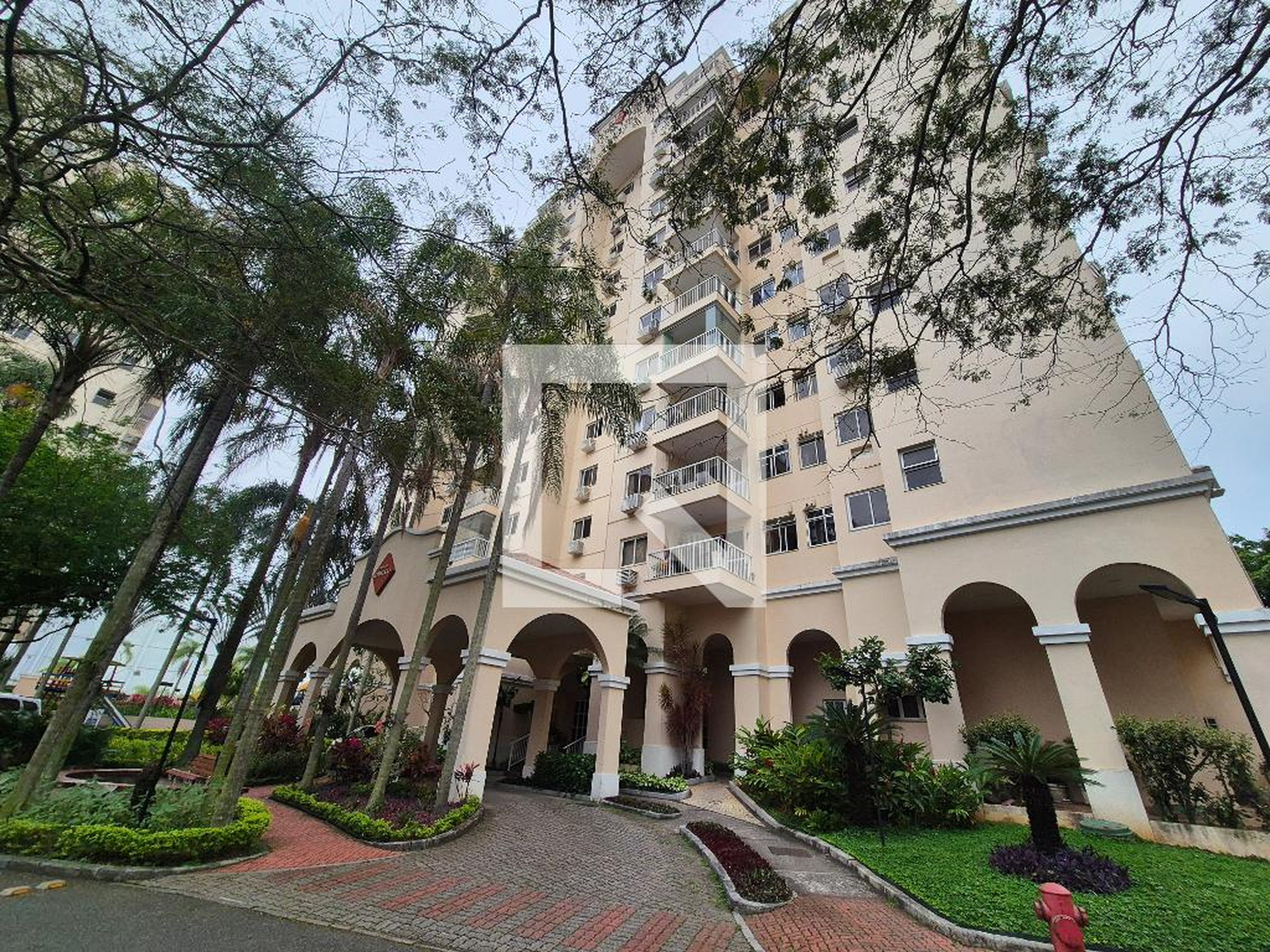 Fachada Condomínio em Avenida das Américas, 16500