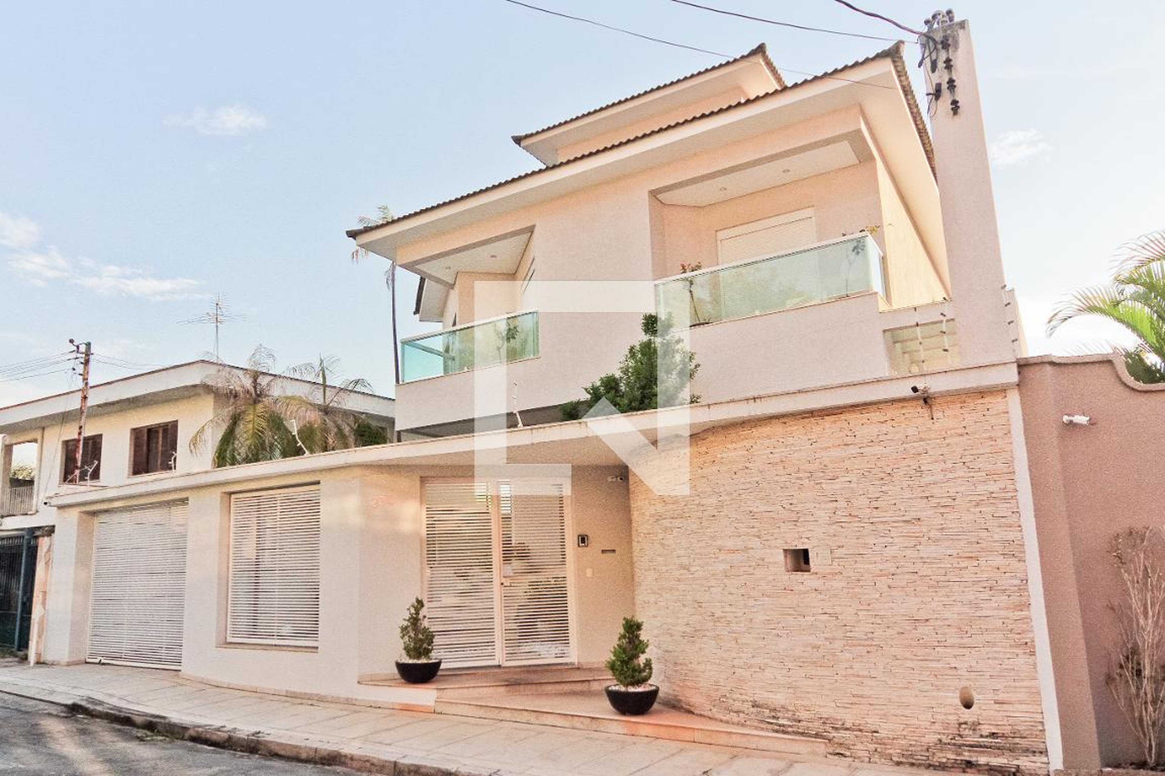 Fachada Condomínio em Rua Frei Machado, 310