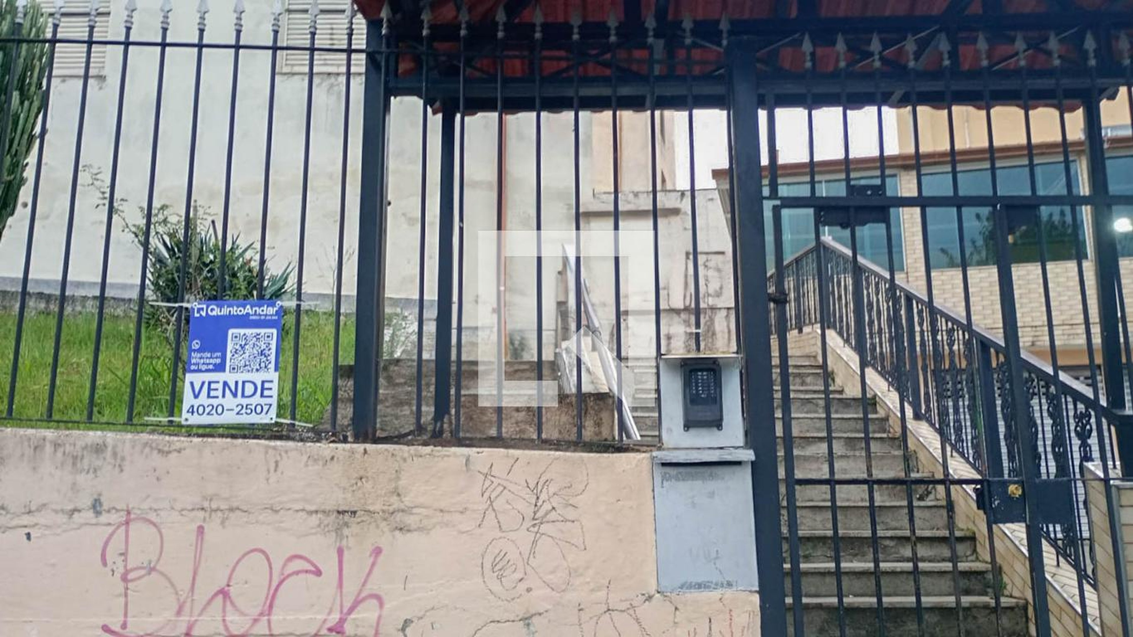 Fachada Condomínio em Rua Mére Marie Anais de Sion, 246