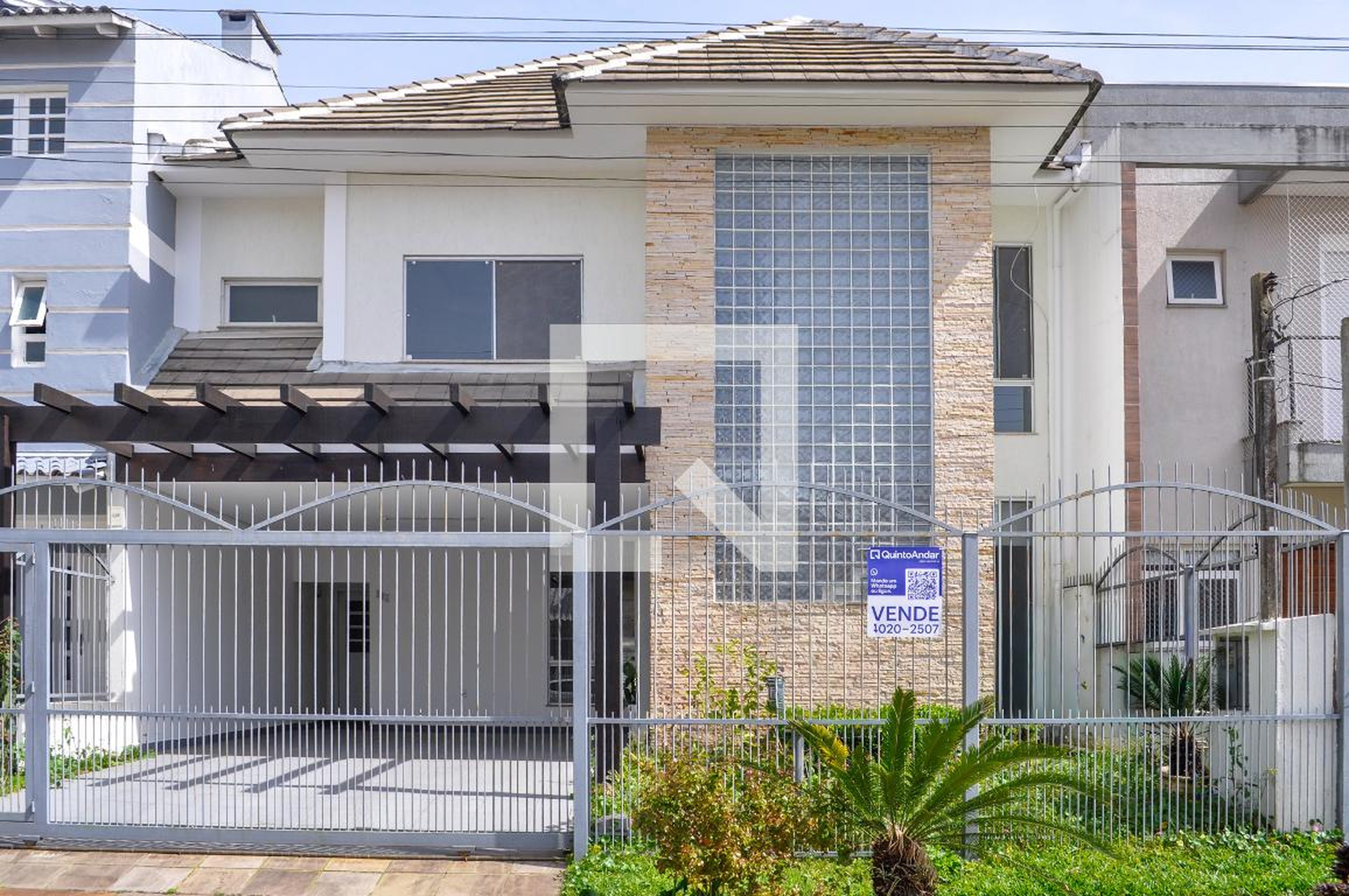 Fachada Condomínio em Rua Corticeira, 397