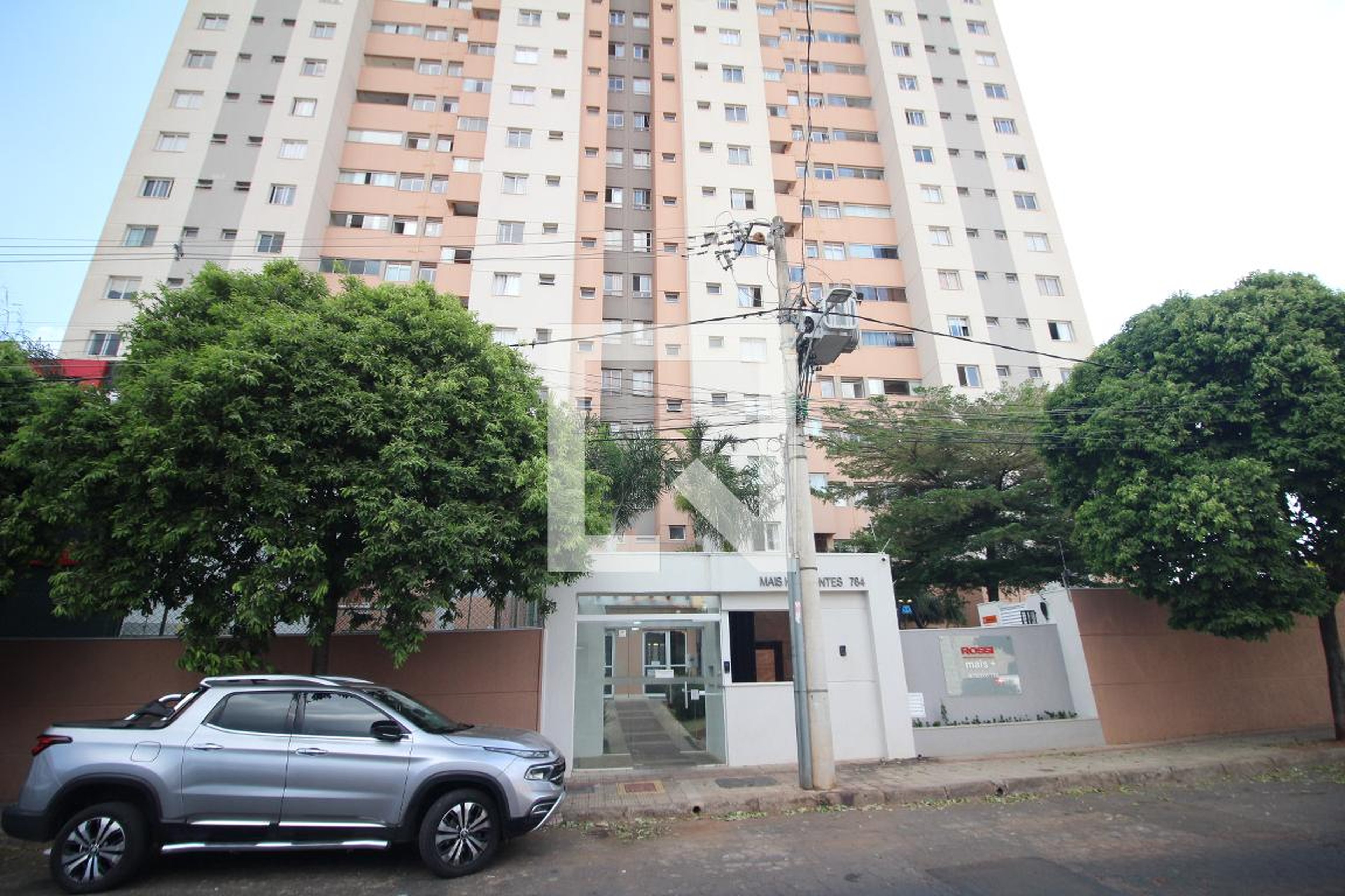 Fachada Condomínio em Rua Maria Amélia Mello, 784