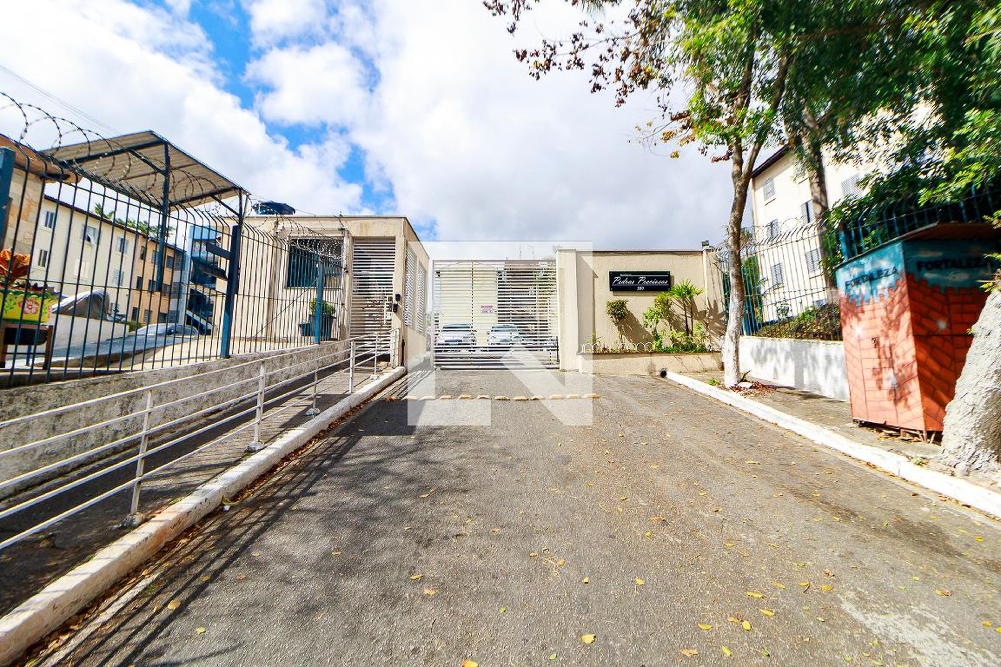 Fachada Condomínio Pedras Precisas