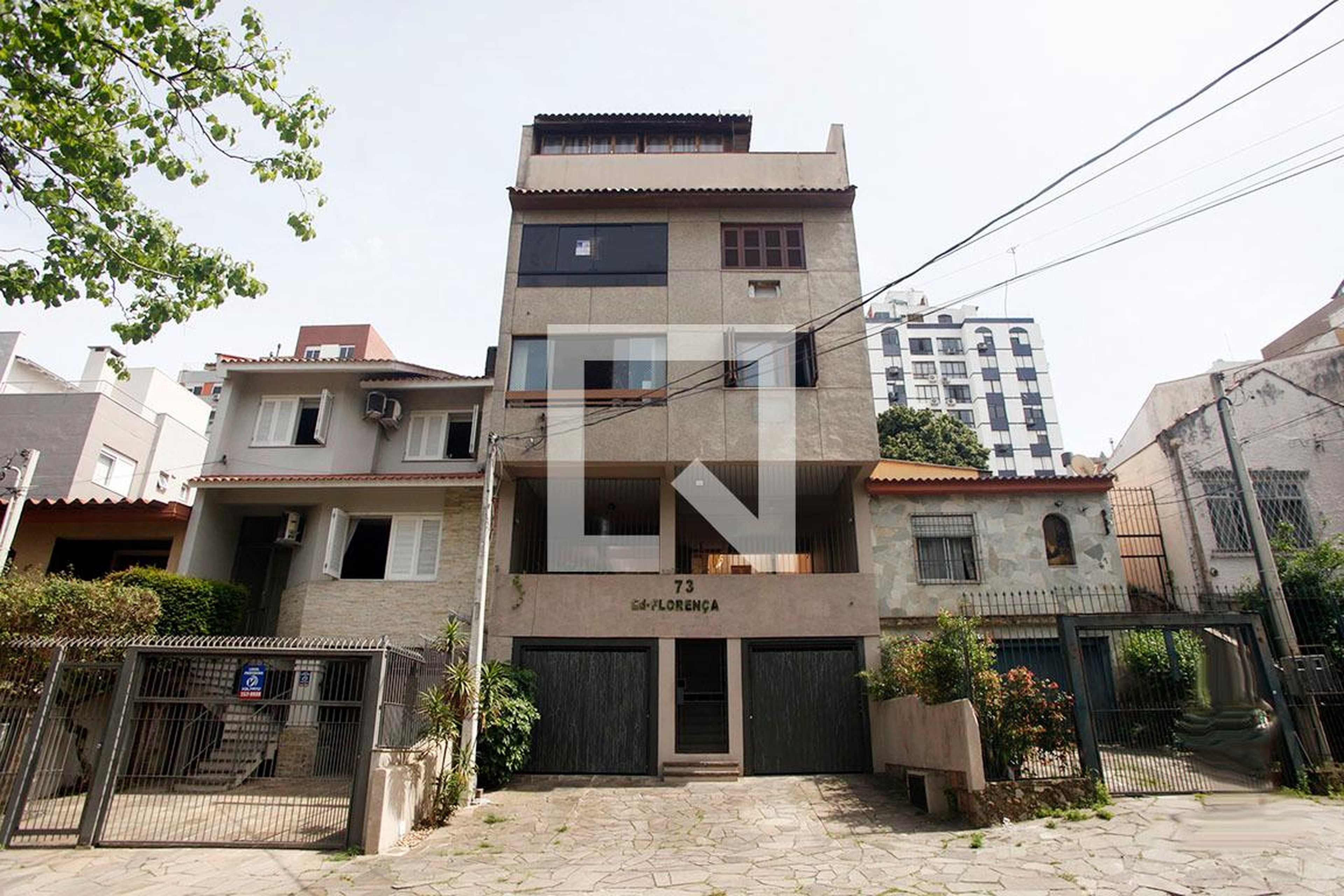 Fachada Condomínio em Rua Guilherme Alves, 73