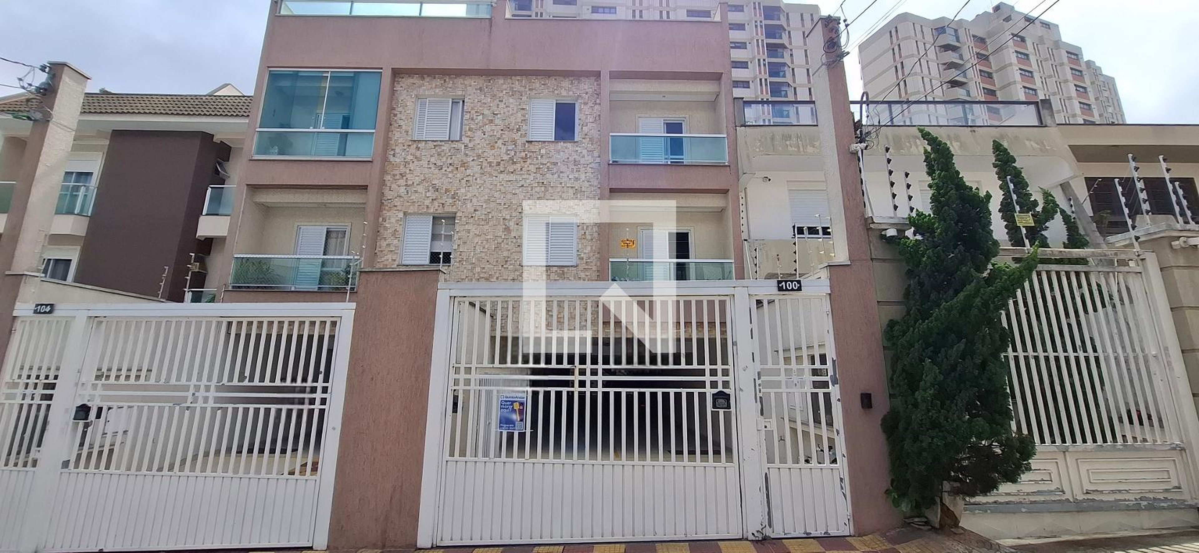 Fachada Condomínio em Rua Lorena, 100